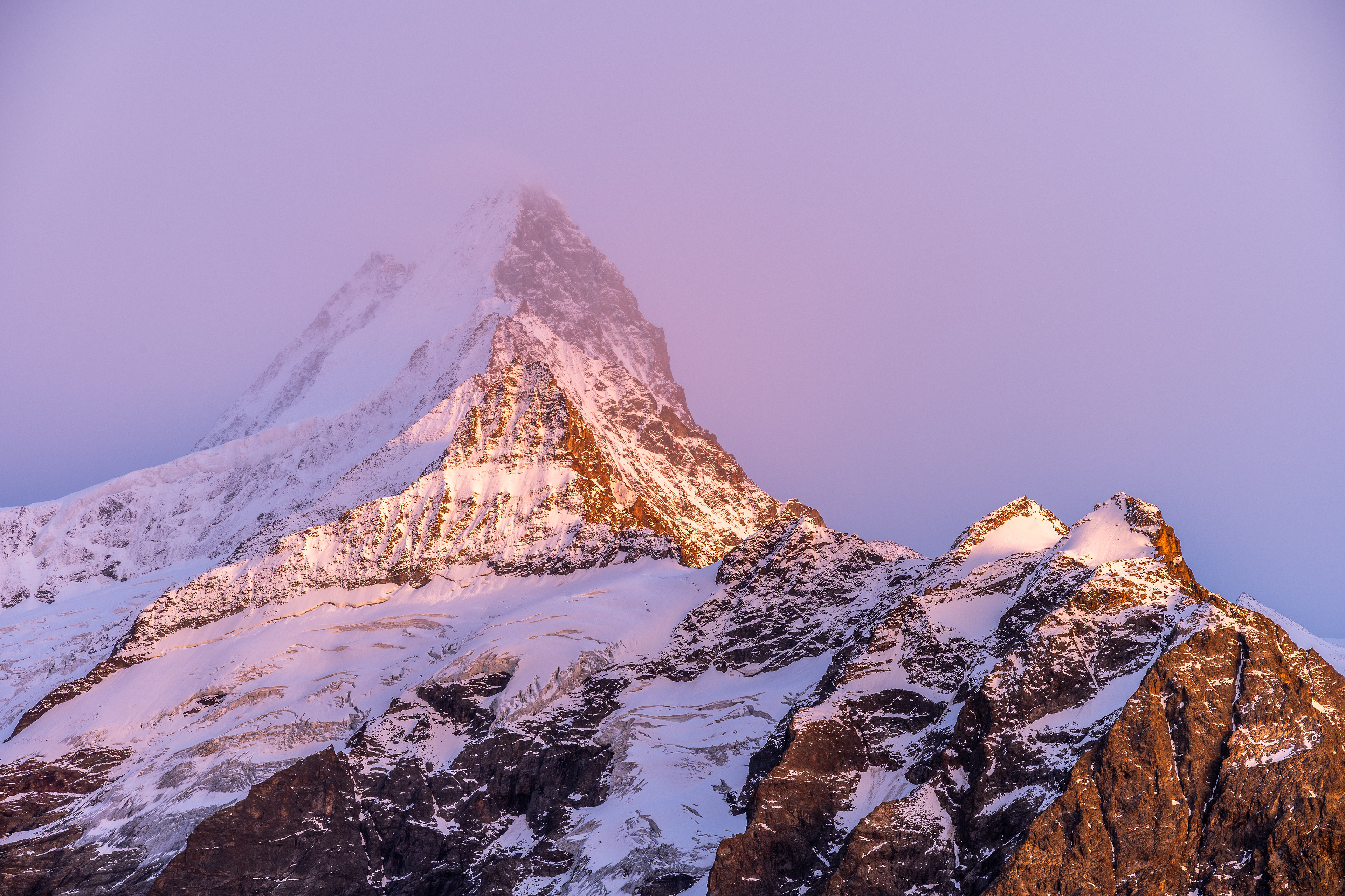 Alpenglühen zu Sonnenuntergang, Berner Alpen (CH) - 19.10.2024