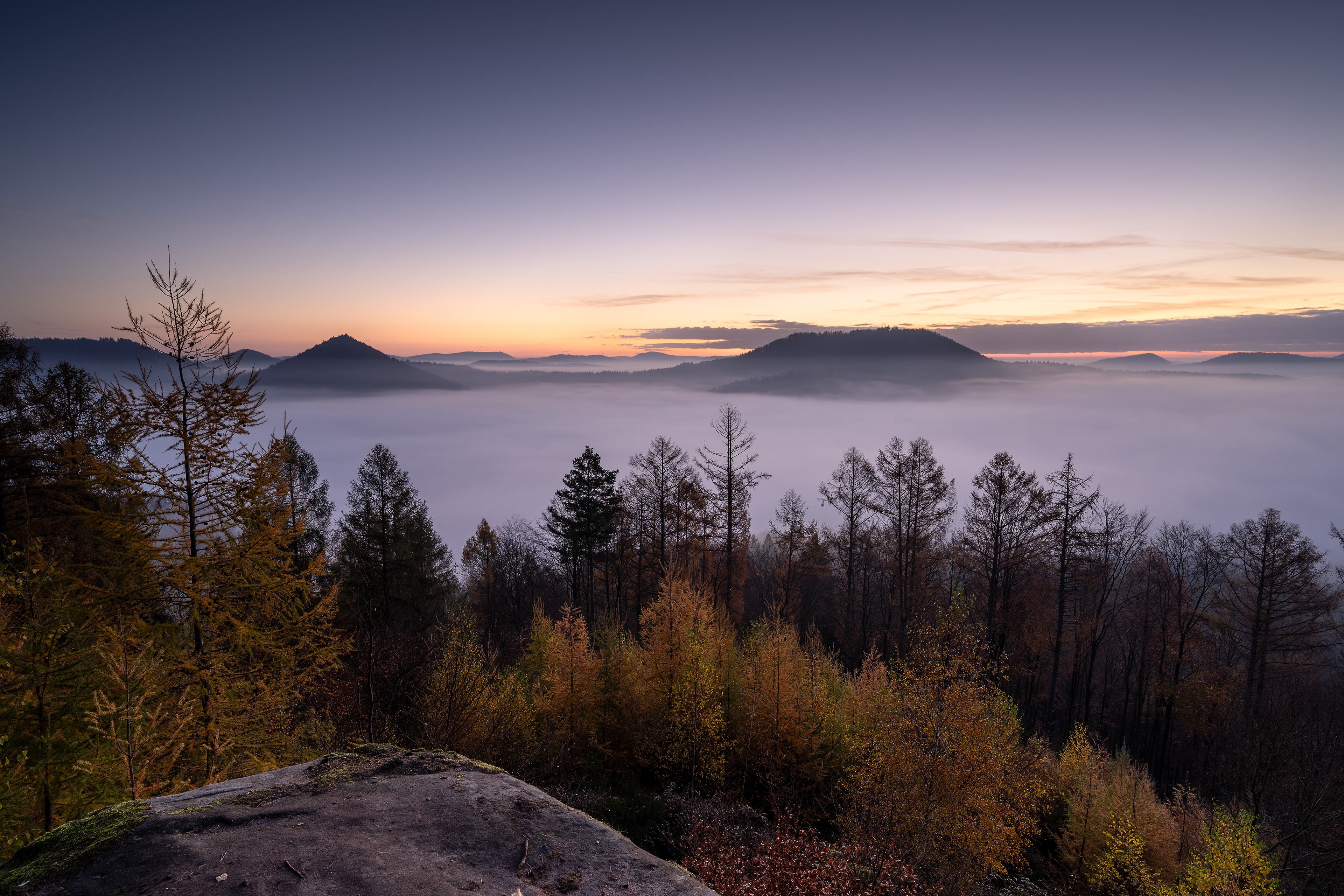 Morgendämmerung über dem Dahner Felsenland, Pfälzerwald (D) - 10.11.2020