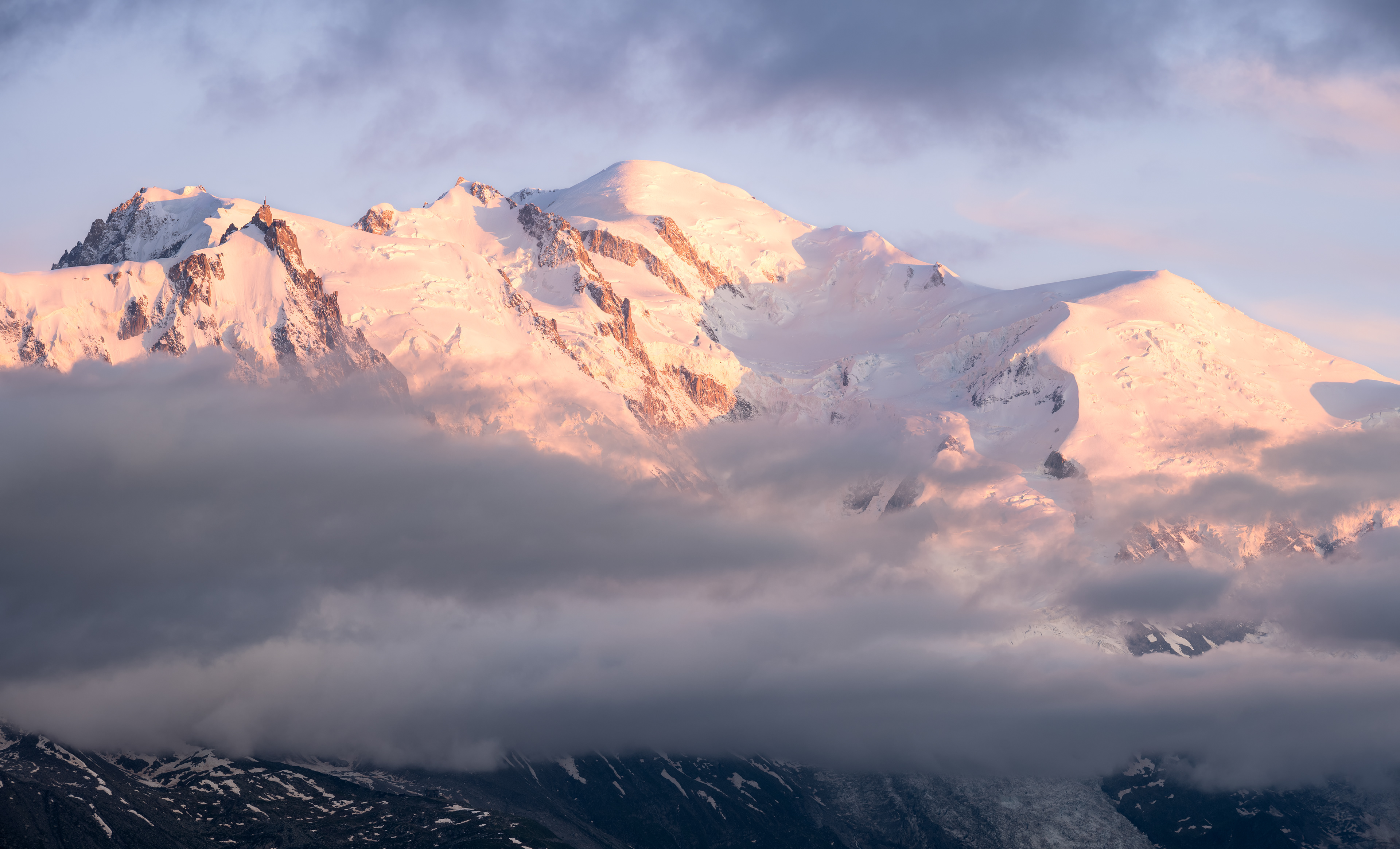 Alpenglühen zu Sonnenuntergang am Mont Blanc, Chamonix (F) - 09.07.2021
