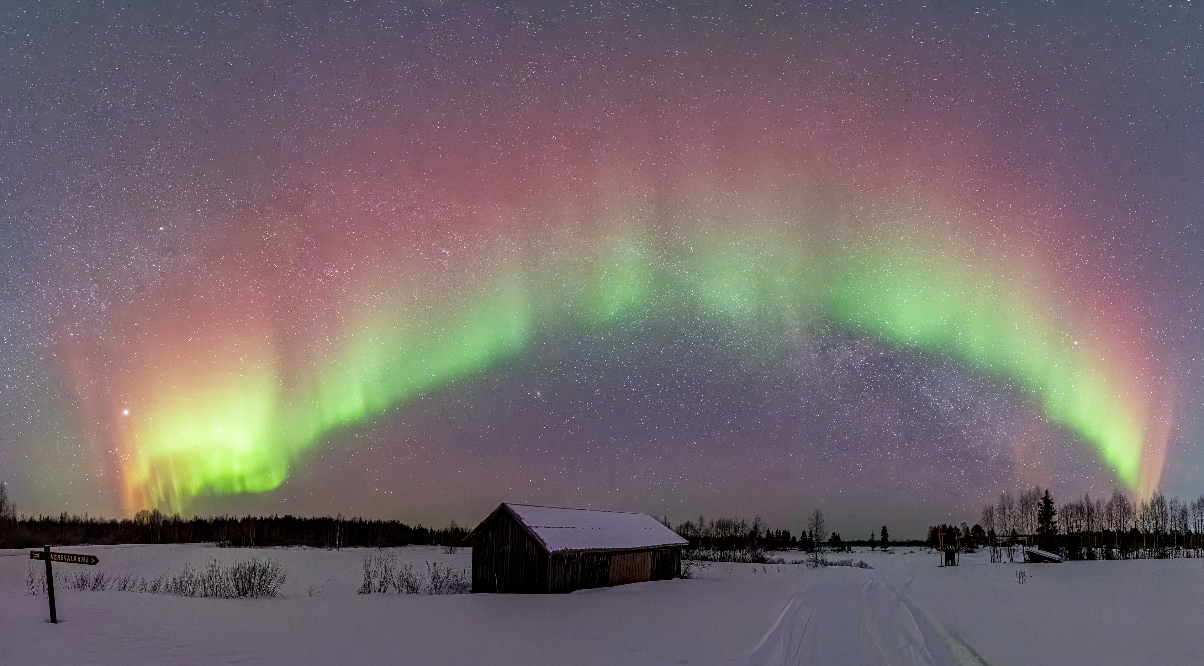 Polarlicht- und Milchstraßenpanorama über Finnland (20.-21.02.2025)