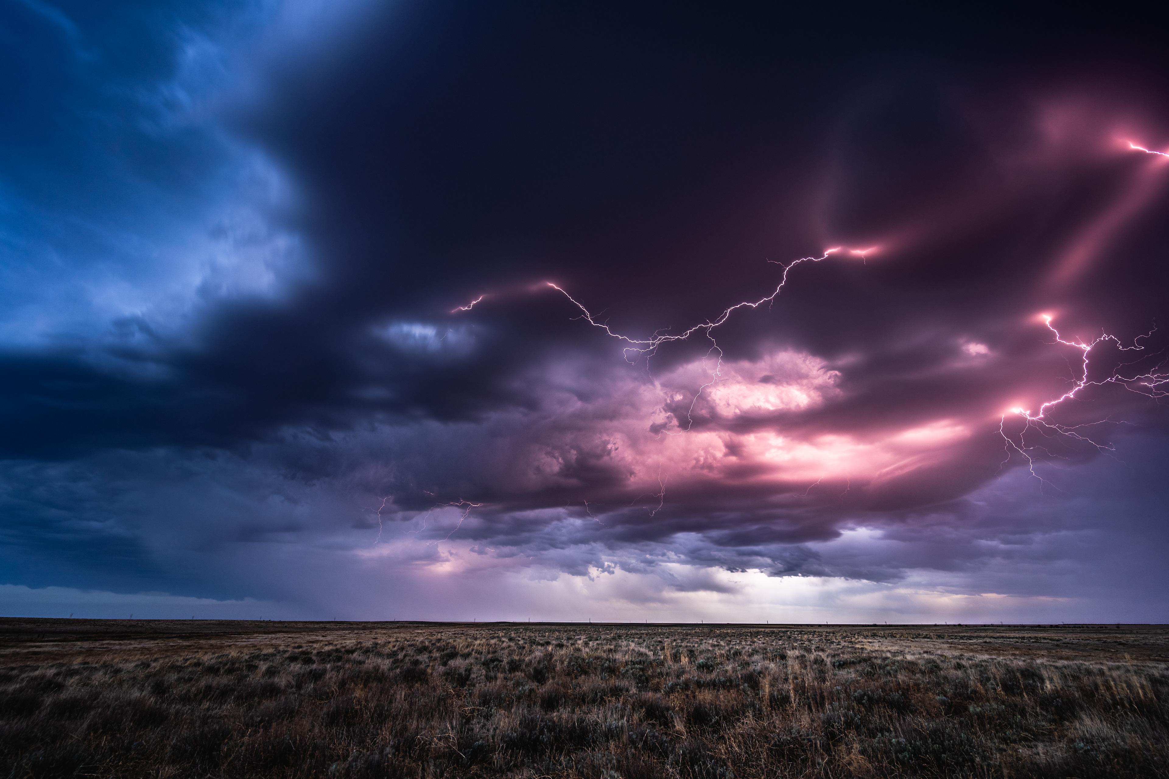 Blitzentladung einer aufziehenden Gewitterzelle, Eads, Colorado - 18.05.2024