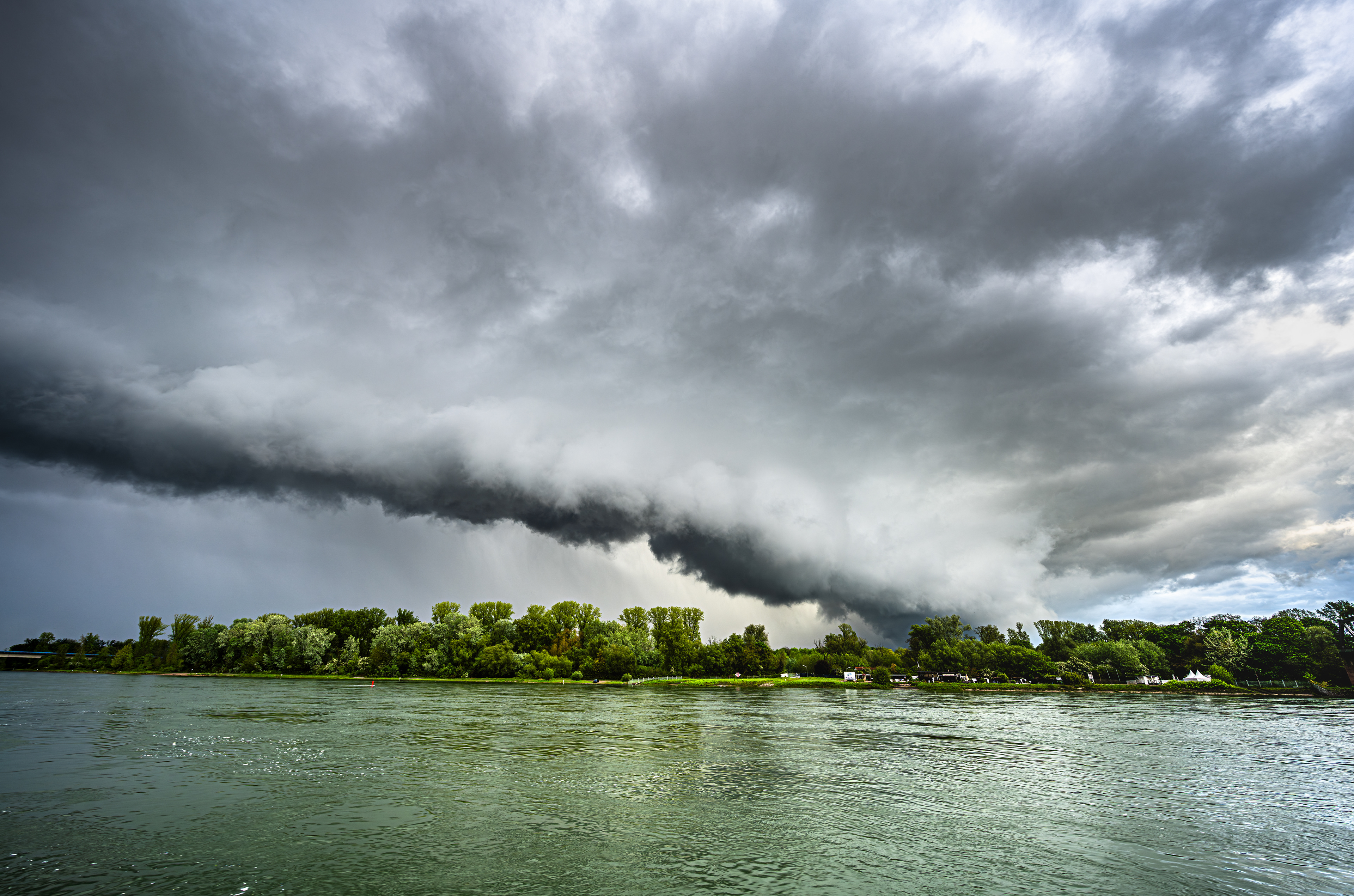 Aufziehendes Gewitter, Rhein Germersheim, RLP (D) - 19.04.2024