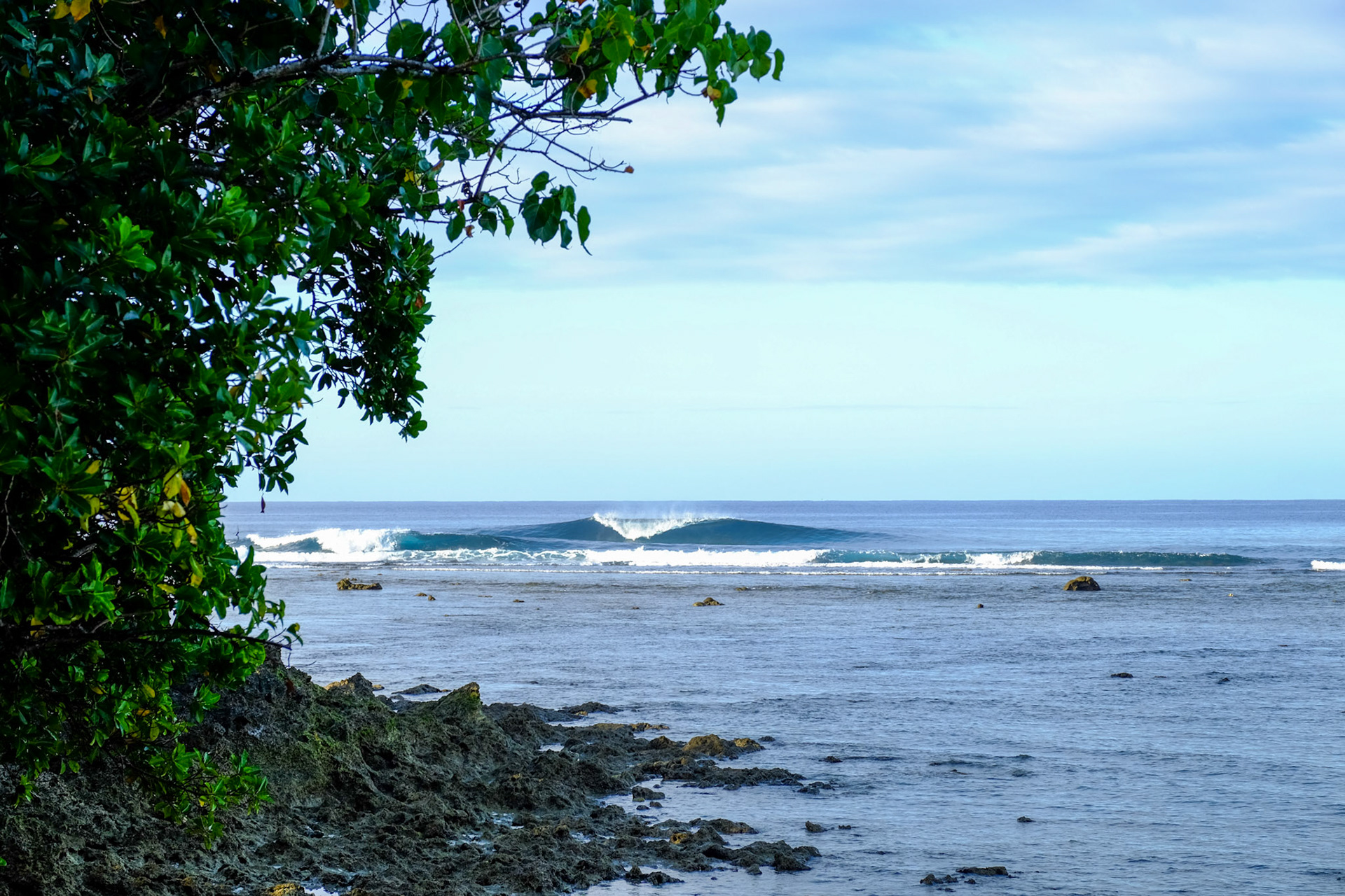 Solitude surf. Vanuatu 2019.