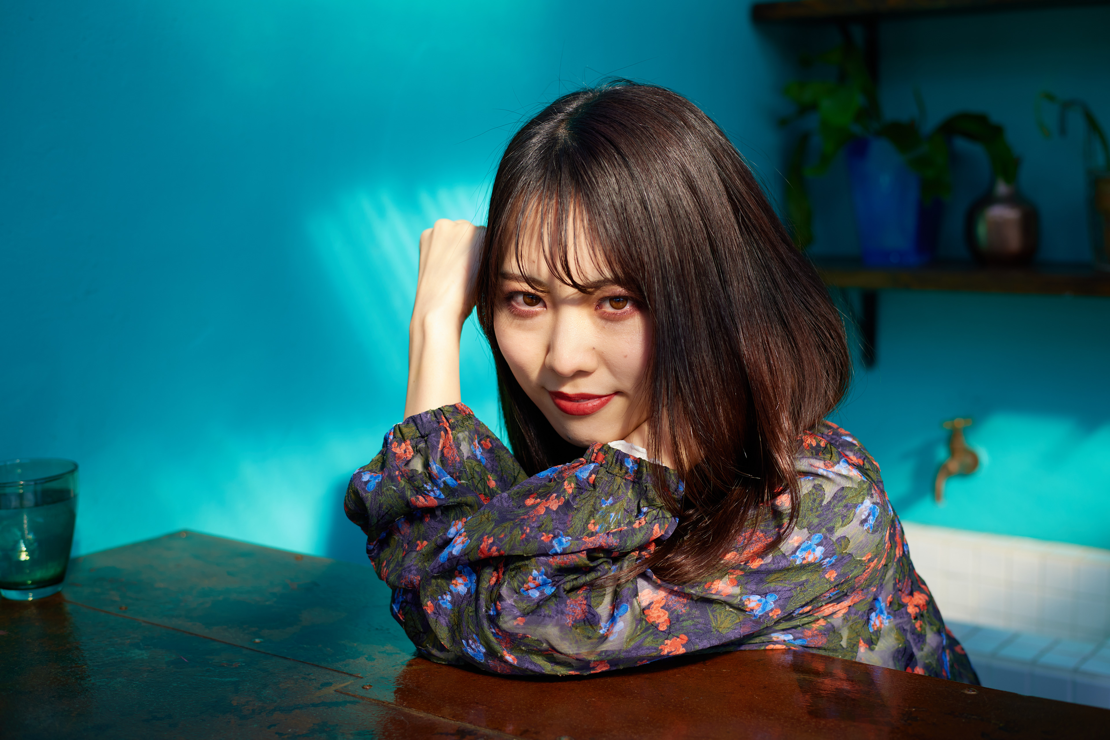 (工夫)JPG撮って出し、初めてのストロボ撮影、ストロボの設定の仕方がよく分からず撮影／(カメラ)CANON EOS R5／(レンズ)CANON RF50mm F1.8 STM／(撮影日)2022年2月11日／(撮影場所)スタジオab／(モデル)とも