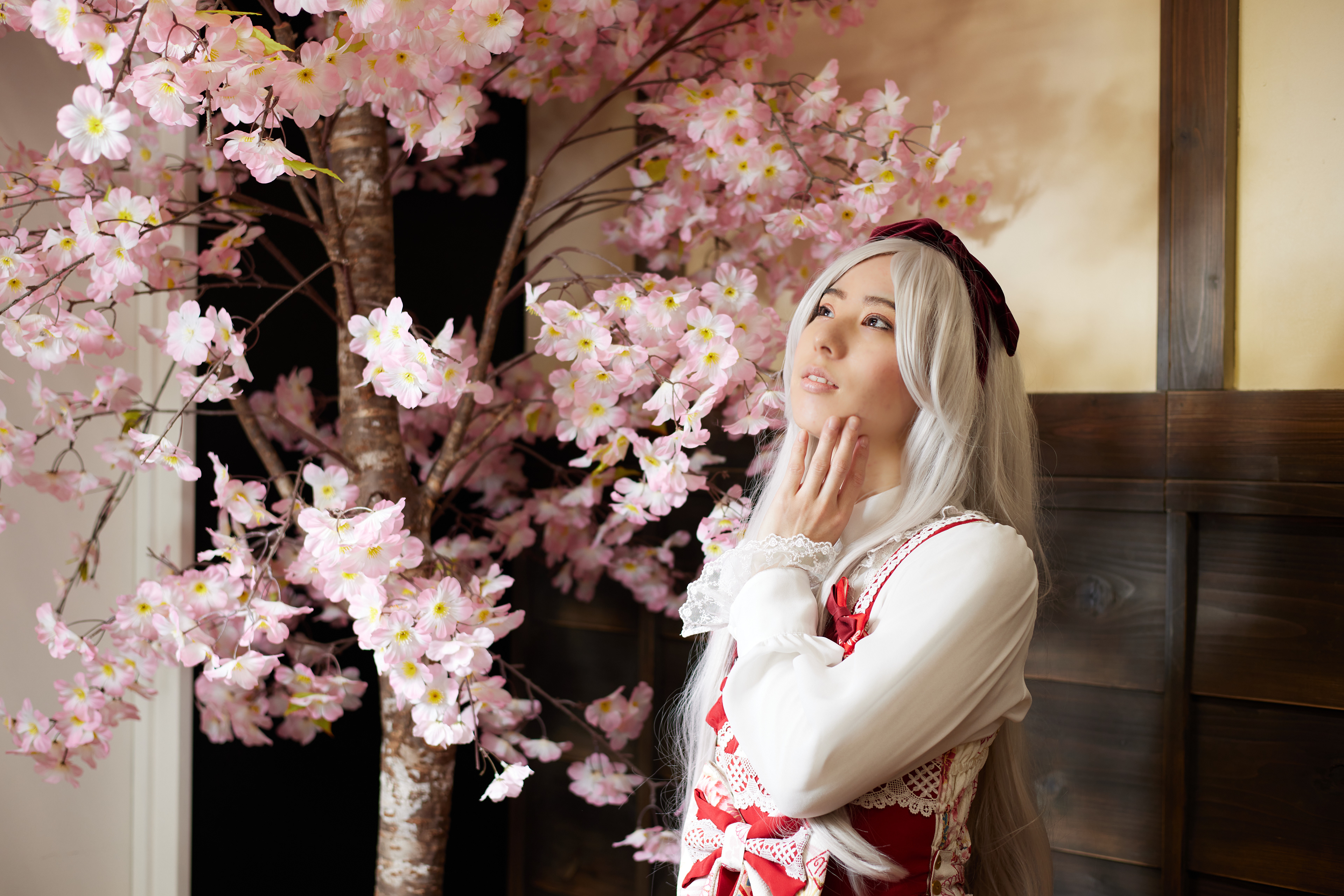 (工夫)ストロボ撮影、露出調整、レタッチ、初めてのコスプレイヤーの撮影、レイヤで肌を滑らかにしました／(カメラ)CANON EOS R5／(レンズ)CANON RF50mm F1.8 STM／(撮影日)2022年4月23日／(撮影場所)ハコスタ東京／(モデル)御代川 舞花