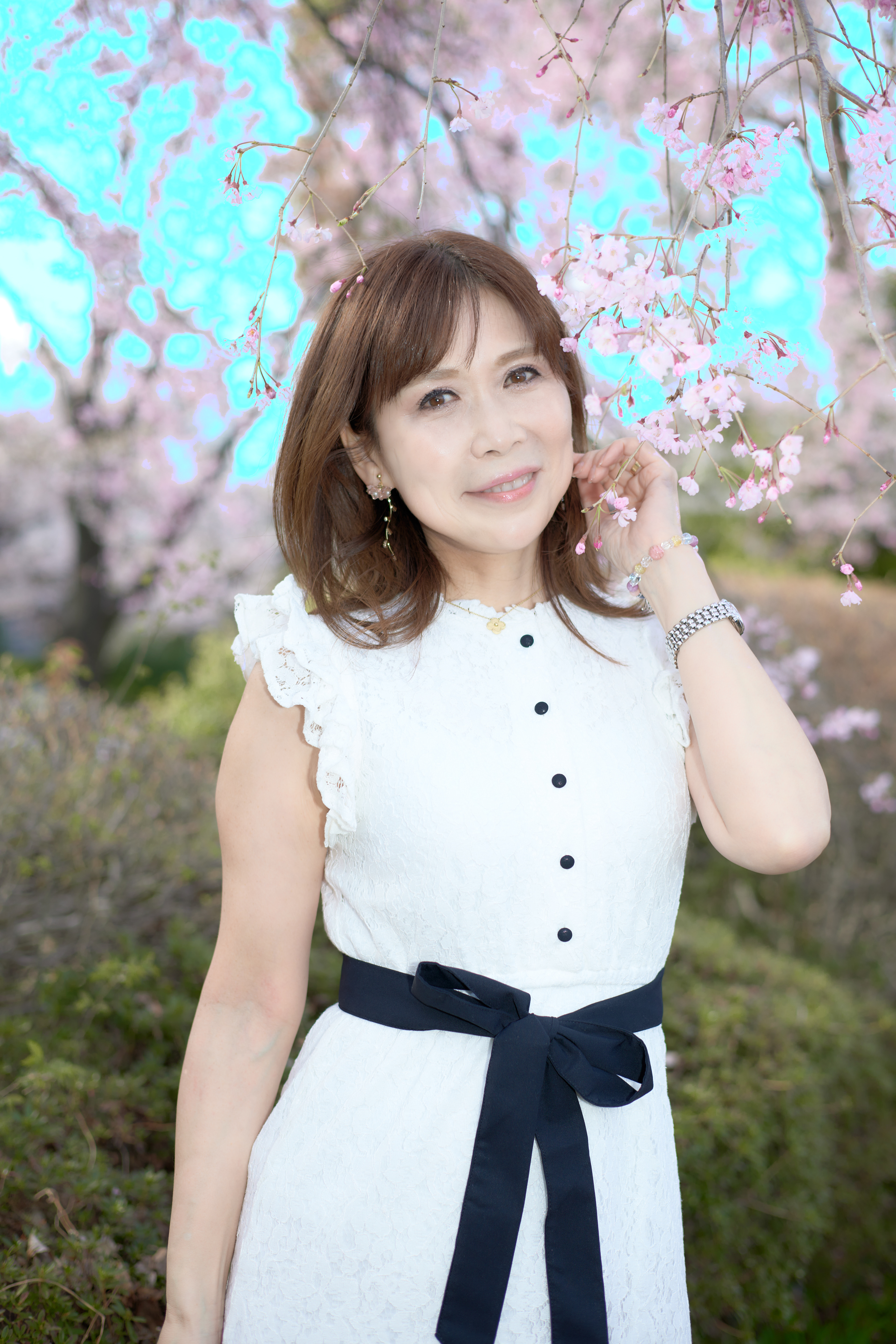 (工夫)ストロボ撮影、露光調整、レタッチ、輝度レイヤの使い方を覚えて、露出オーバーで白くなった空を青くしています。／(カメラ)CANON EOS R5／(レンズ)CANON RF50mm F1.8 STM／(撮影日)2022年4月2日／(撮影場所)千鳥ヶ淵／(モデル)Masayo Warashina