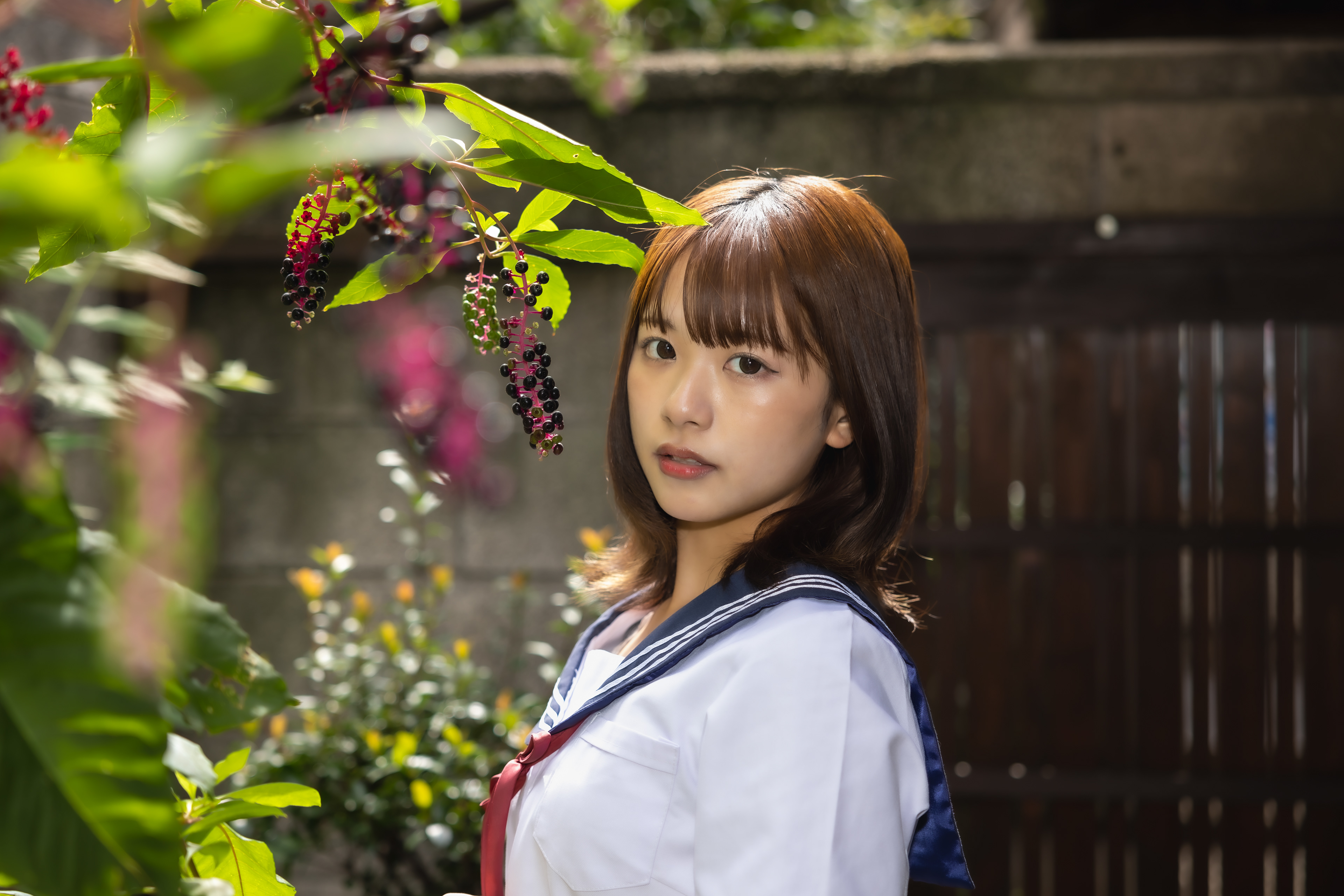 (工夫)初めてのセーラー服のモデルを撮影しました。ストロボと画像編集ソフトを使って肌の色をきれいに再現しました／(カメラ)CANON EOS R5／(レンズ)CANON RF24-70mm F2.8 L IS USM／(撮影日)2022年9月17日／(撮影場所)いせやほり／(モデル)ねむこ