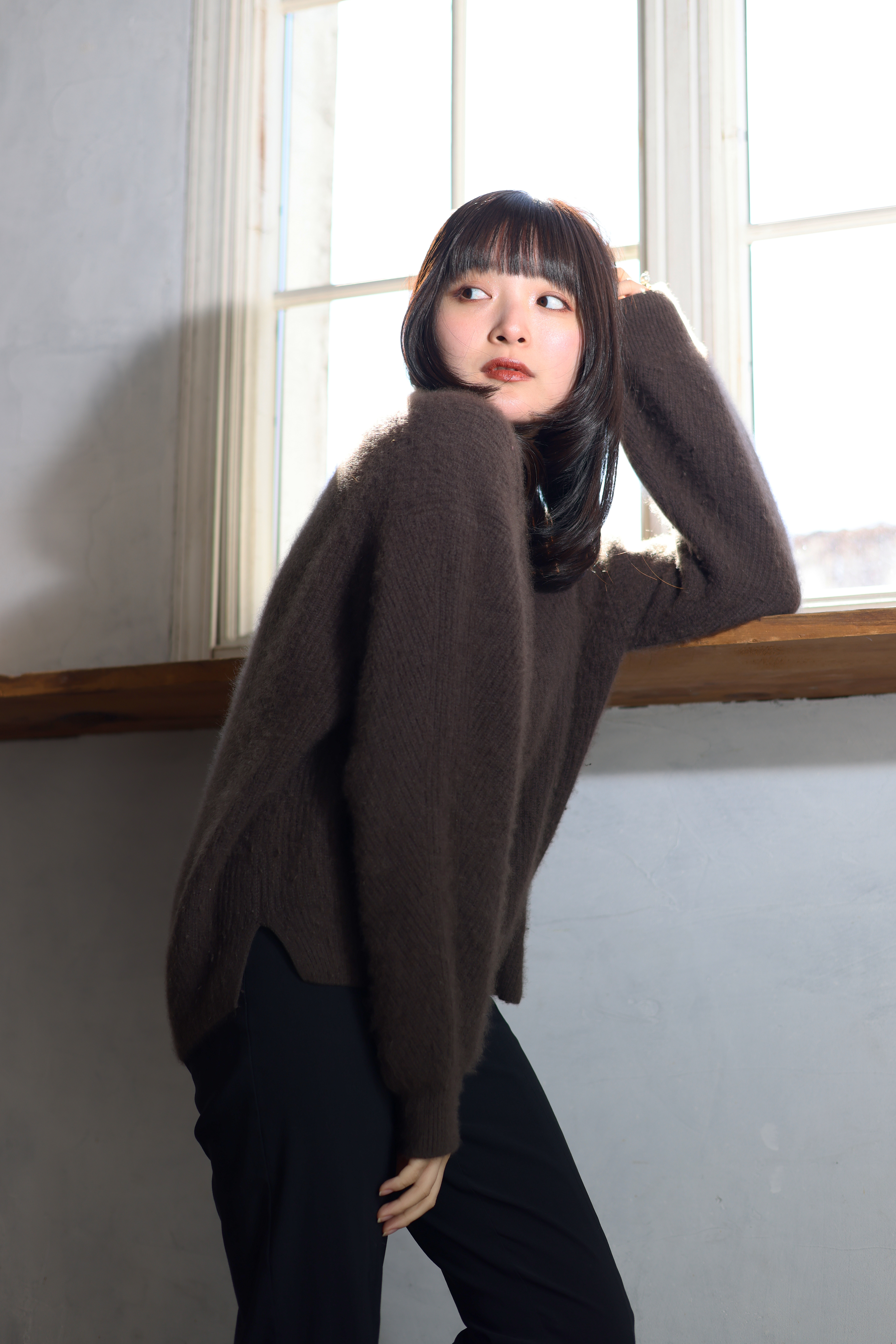 (工夫)日中シンクロ、レタッチ、逆光でもモデルの顔を明るく撮影／(カメラ)CANON EOS R5／(レンズ)CANON RF50mm F1.8 STM／(撮影日)2022年2月23日／(撮影場所)STUDIO ECOLO GROUND／(モデル)小夜歌