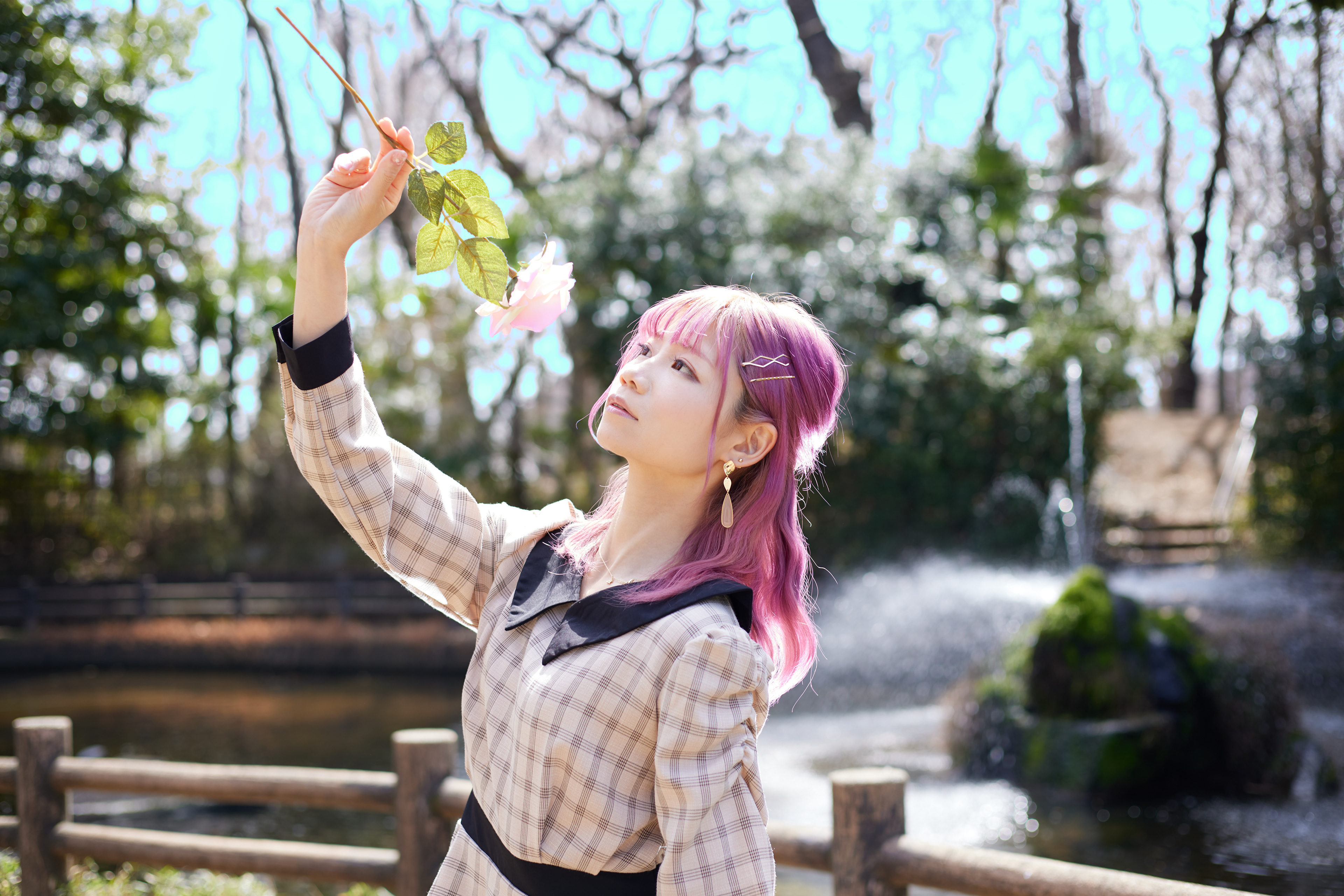 (工夫)JPG撮って出し、ストロボ撮影、ストロボをモデルの後ろに置いて、髪の毛をキラキラさせました／(カメラ)CANON EOS R5／(レンズ)CANON RF50mm F1.8 STM／(撮影日)2022年3月21日／(撮影場所)与野公園／(モデル)Miu