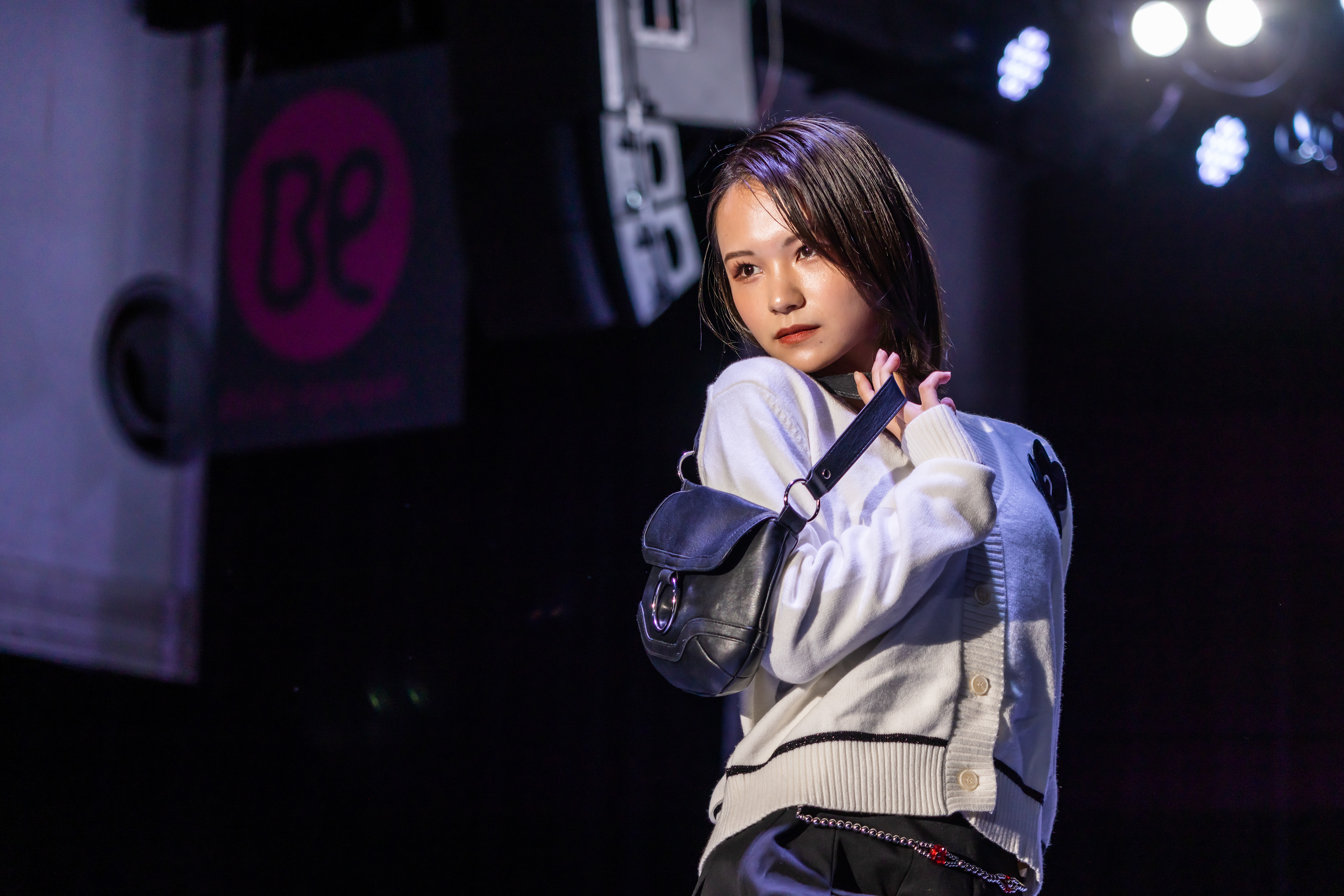 (工夫)初めてのファッションショーでの撮影です。ストロボ使用できなかったので、ISO感度を上げて、Lightroomでノイズを除去しました／(カメラ)CANON EOS R5／(レンズ)CANON EF70-300mm F4-5.6 IS II USM／(撮影日)2022年11月12日／(撮影場所)ベルエポック美容専門学校(原宿)／(モデル)レクレドールコレクション2022AW