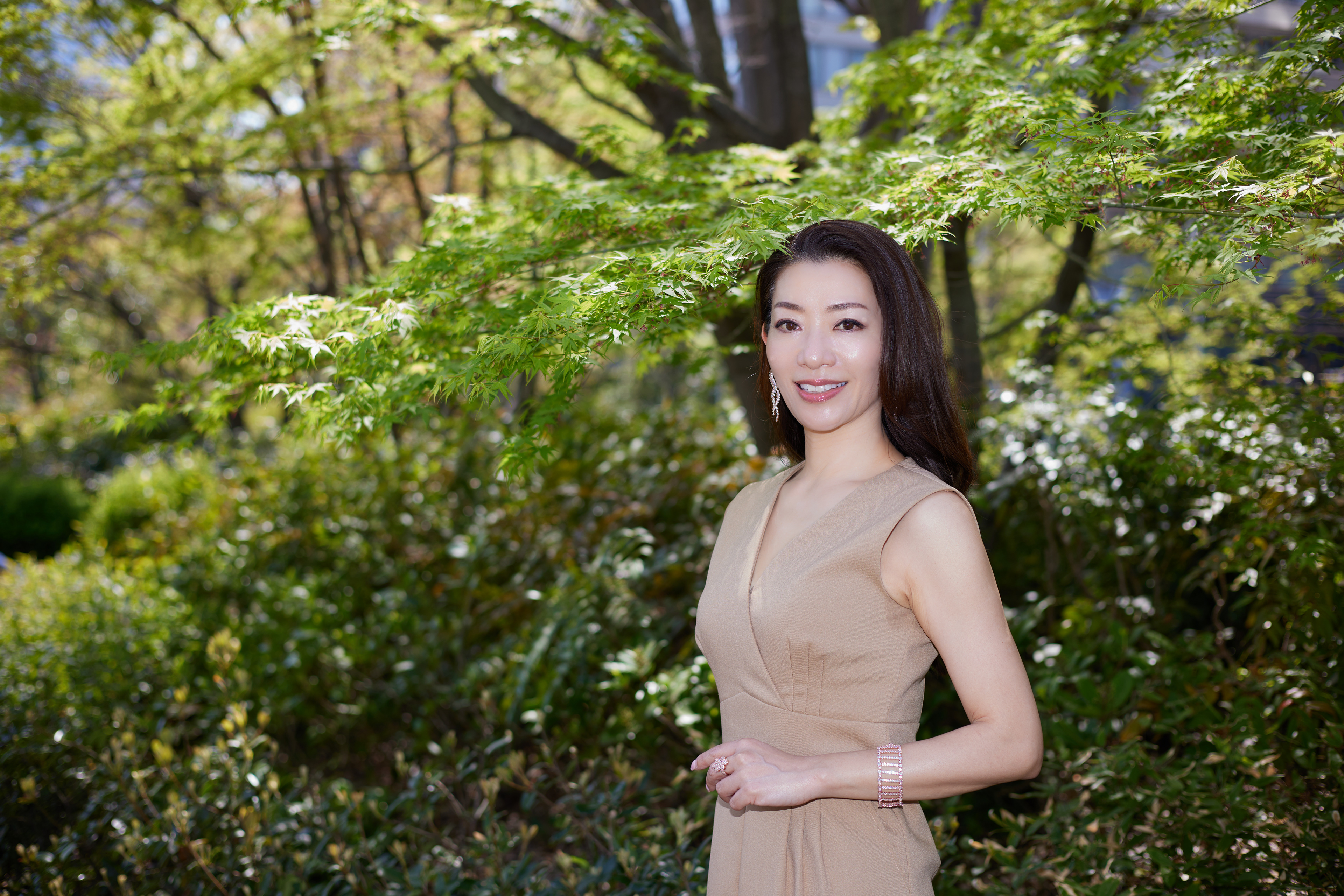 (工夫)日中シンクロ、露光調整、レタッチ、逆光でストロボを使い、モデルの顔と背景をきれいに撮影できました／(カメラ)CANON EOS R5／(レンズ)CANON RF50mm F1.8 STM／(撮影日)2022年4月10日／(撮影場所)檜町公園／(モデル)田口 陽子