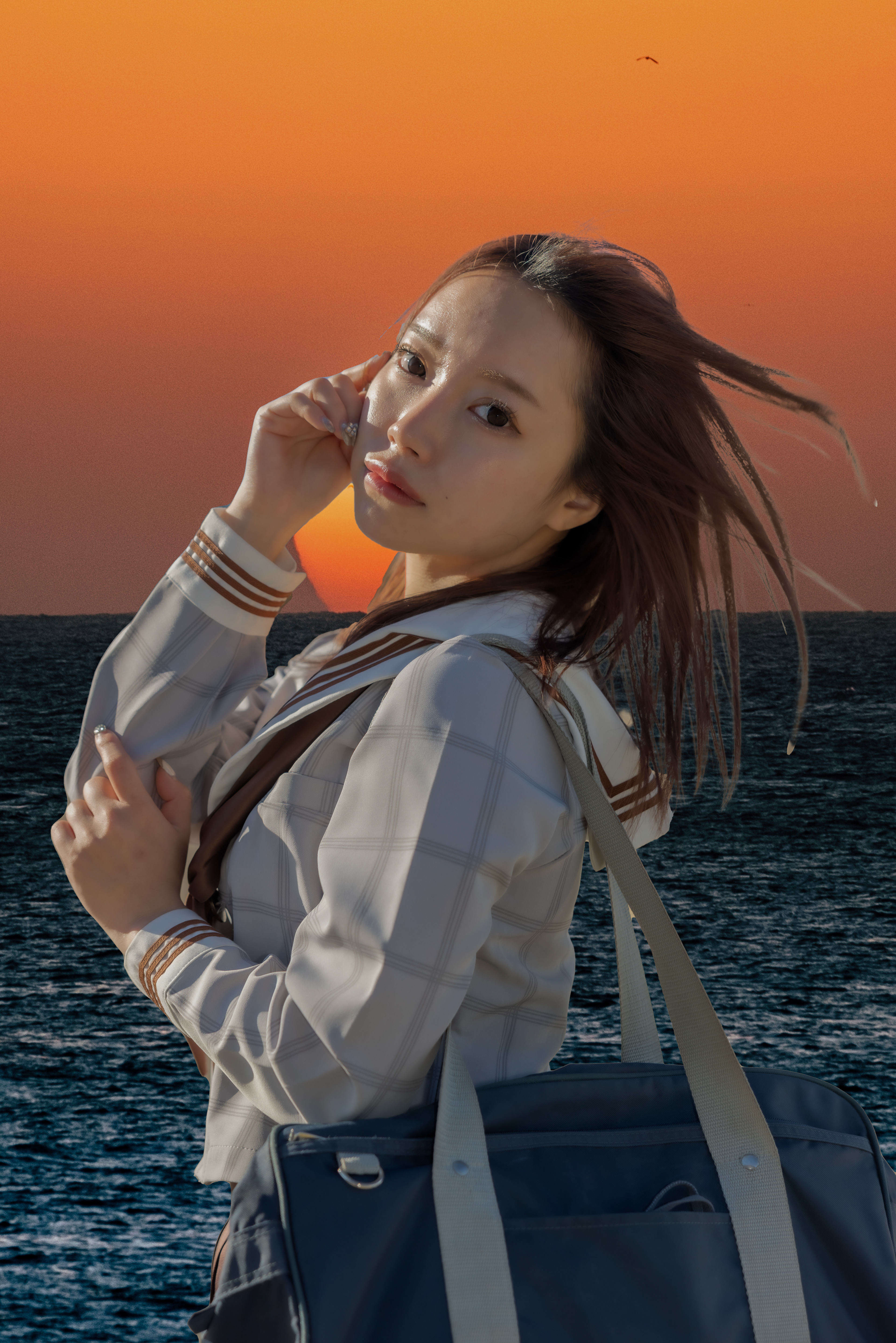 (工夫)髪の毛が風になびく感じがよく撮れました(背景を変えています)／(カメラ)CANON EOS R5／(レンズ)CANON RF24-70mm F2.8 L IS USM／(撮影日)2022年11月03日／(撮影場所)明治神宮御苑／(モデル)aMu