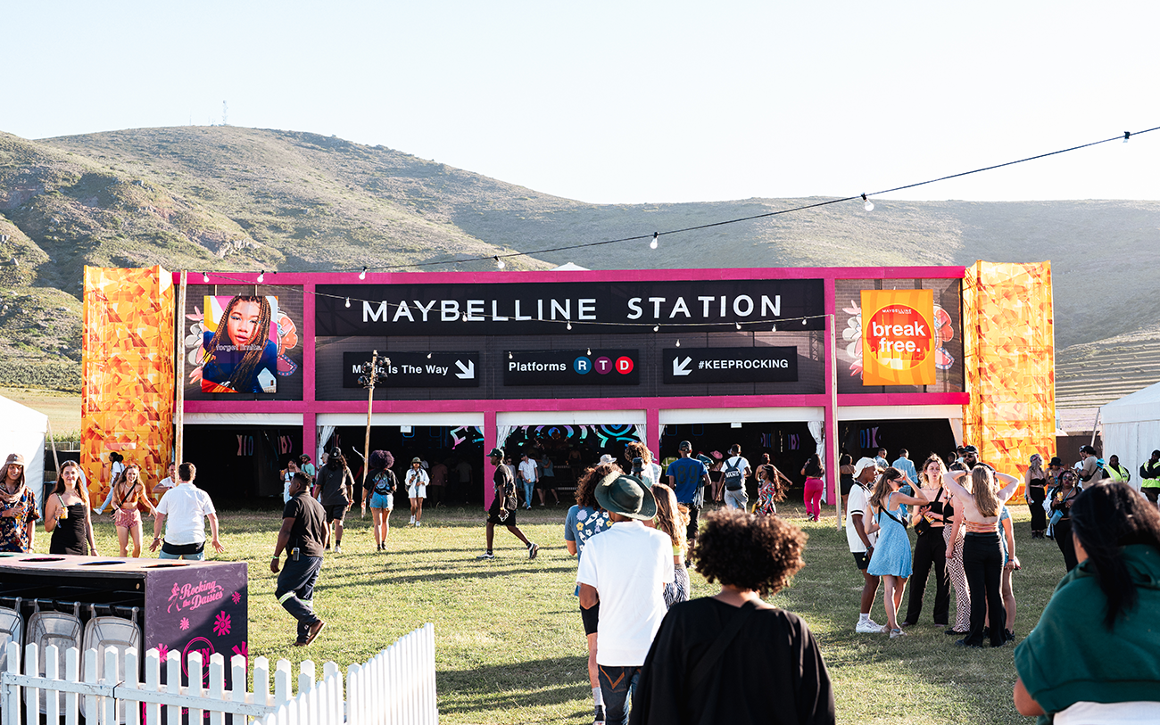 Maybelline Station Stage