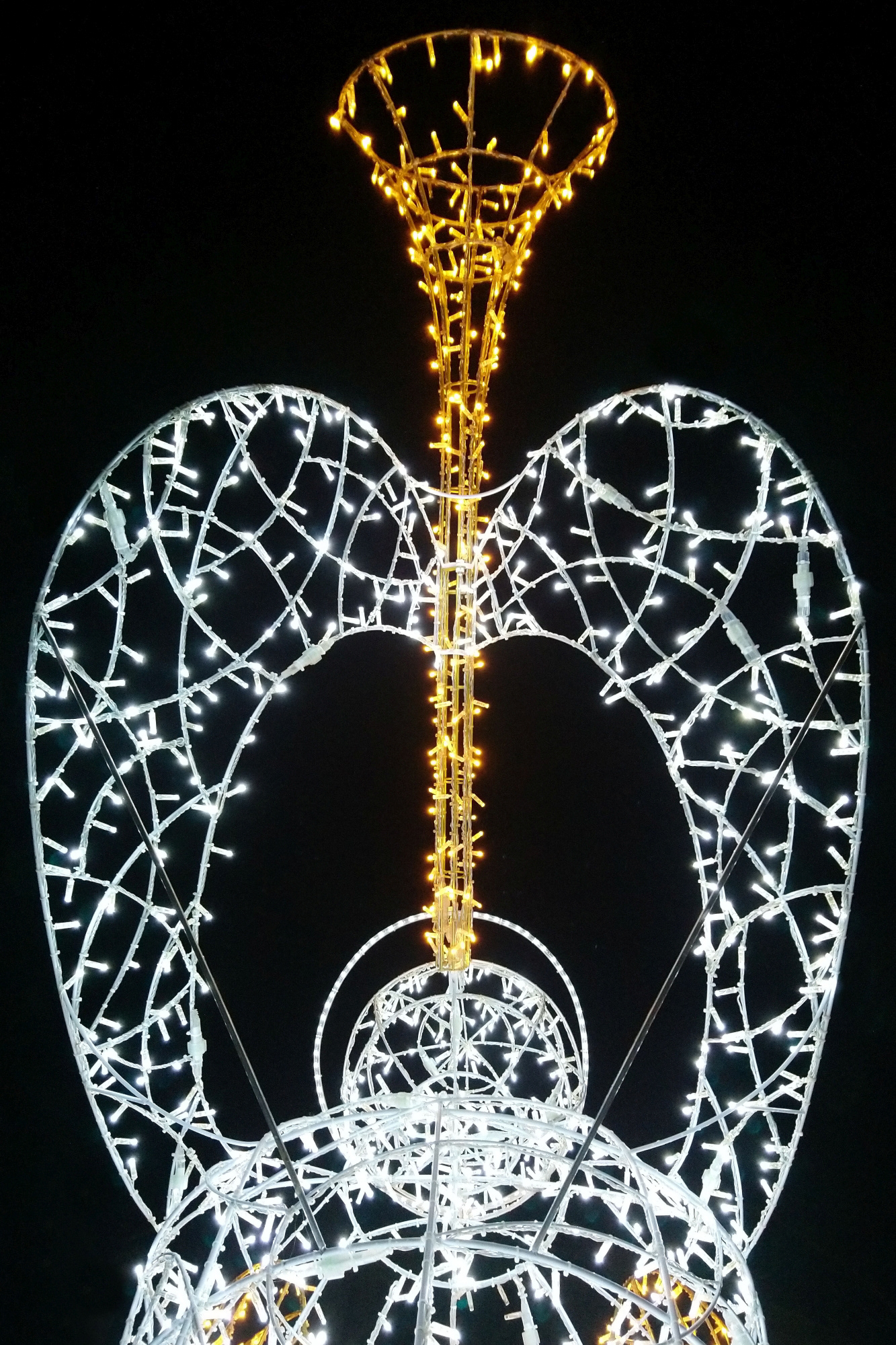 Weihnachtsengel-Figur in der Hofer Altstadt, Dr.Wirth-Platz