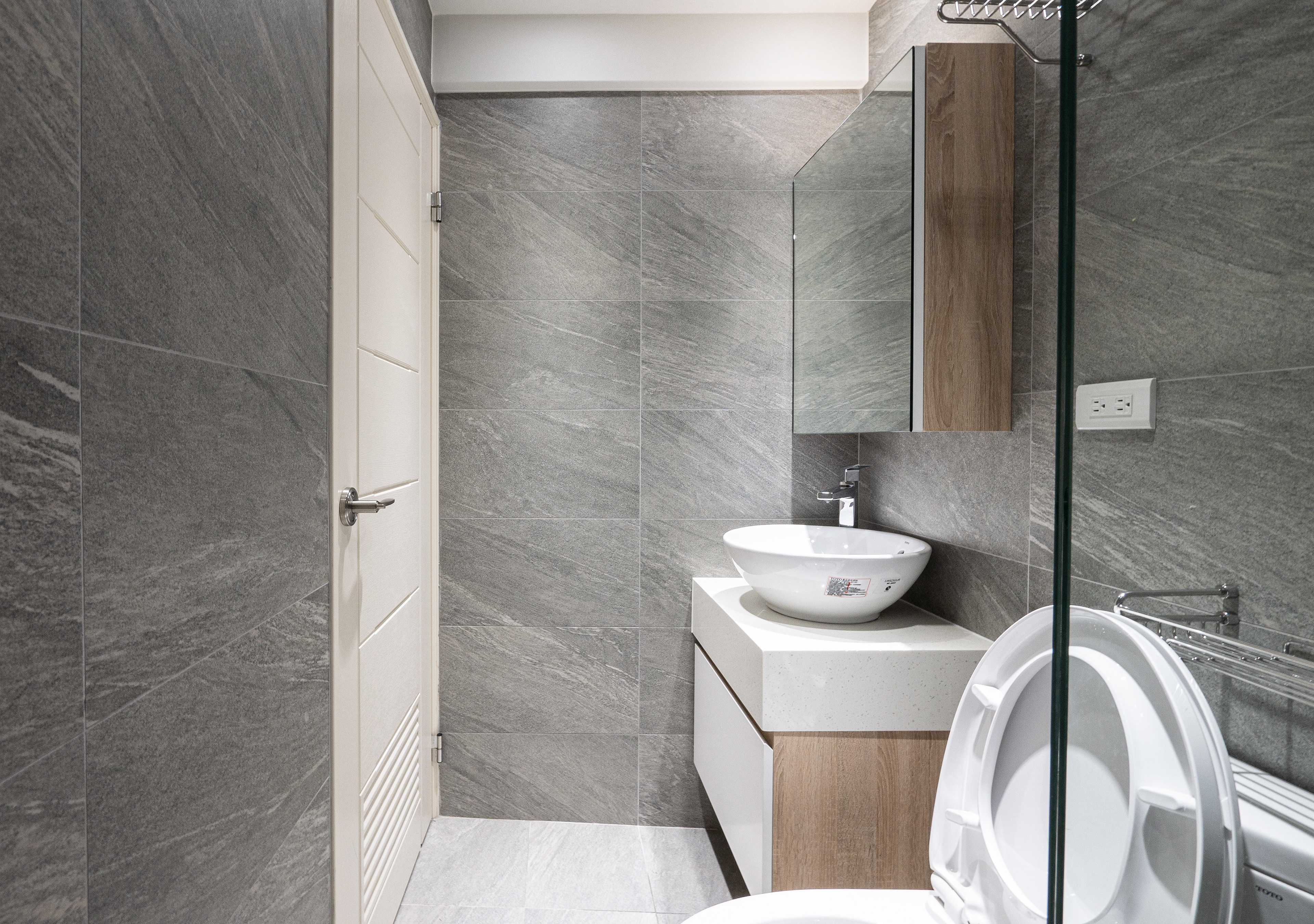 無垢宅, 衛浴, 浴室, bathroom, 櫃鏡, cabinet mirror, 浴室盥洗台, bathroom vanity, 洗滌器, 衛生沖洗器, scrubber, 築本國際設計, rootlocus, interior design