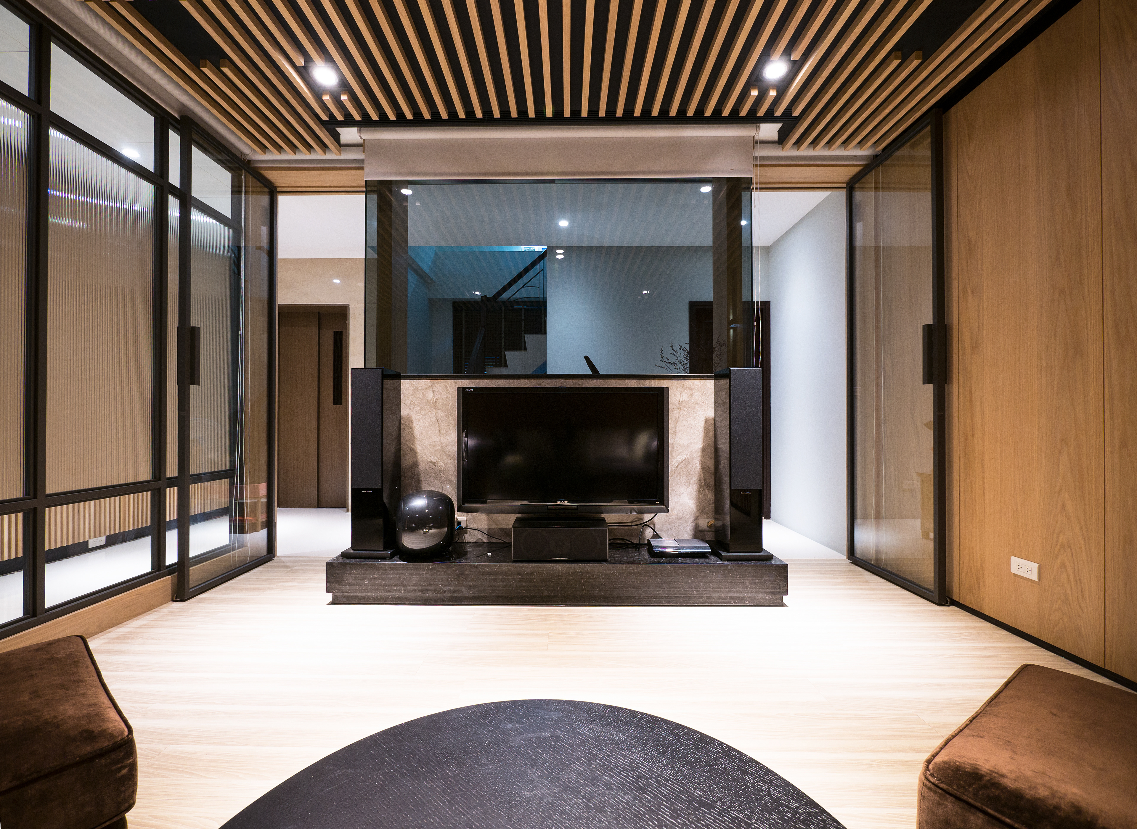 竹韻, 視聽室, audio-visual room, 遊戲室, playroom, 沙發, sofa, couch, 電視, TV, 木造, 木質, 溫潤, wood, woody, 築本國際設計, rootlocus, interior design