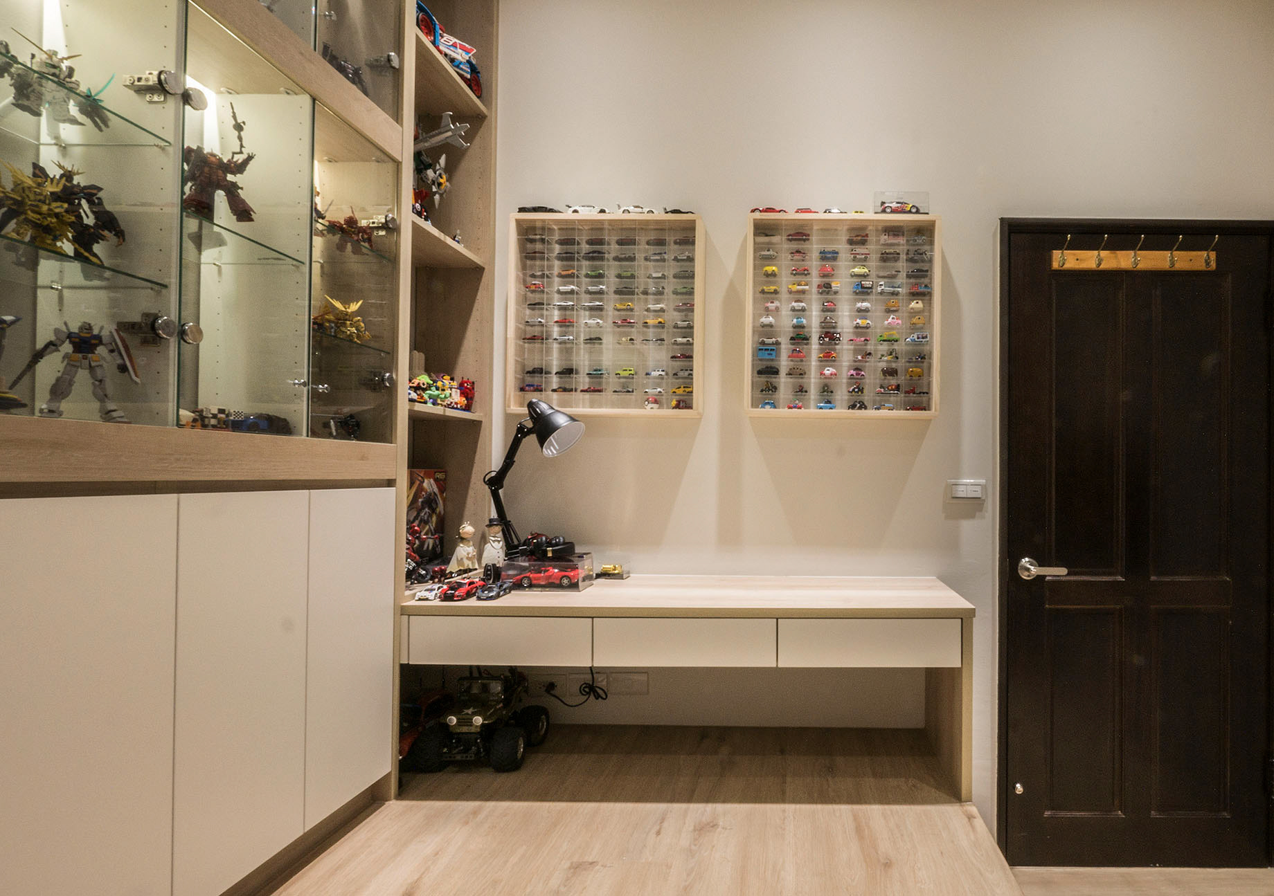 午後青鳥, 多用途室, 多功能室, multipurpose room, 工作室, workshop, work room, 公仔收藏, action figure collection, 玻璃展示櫃, showcase, 築本國際設計, rootlocus, interior design