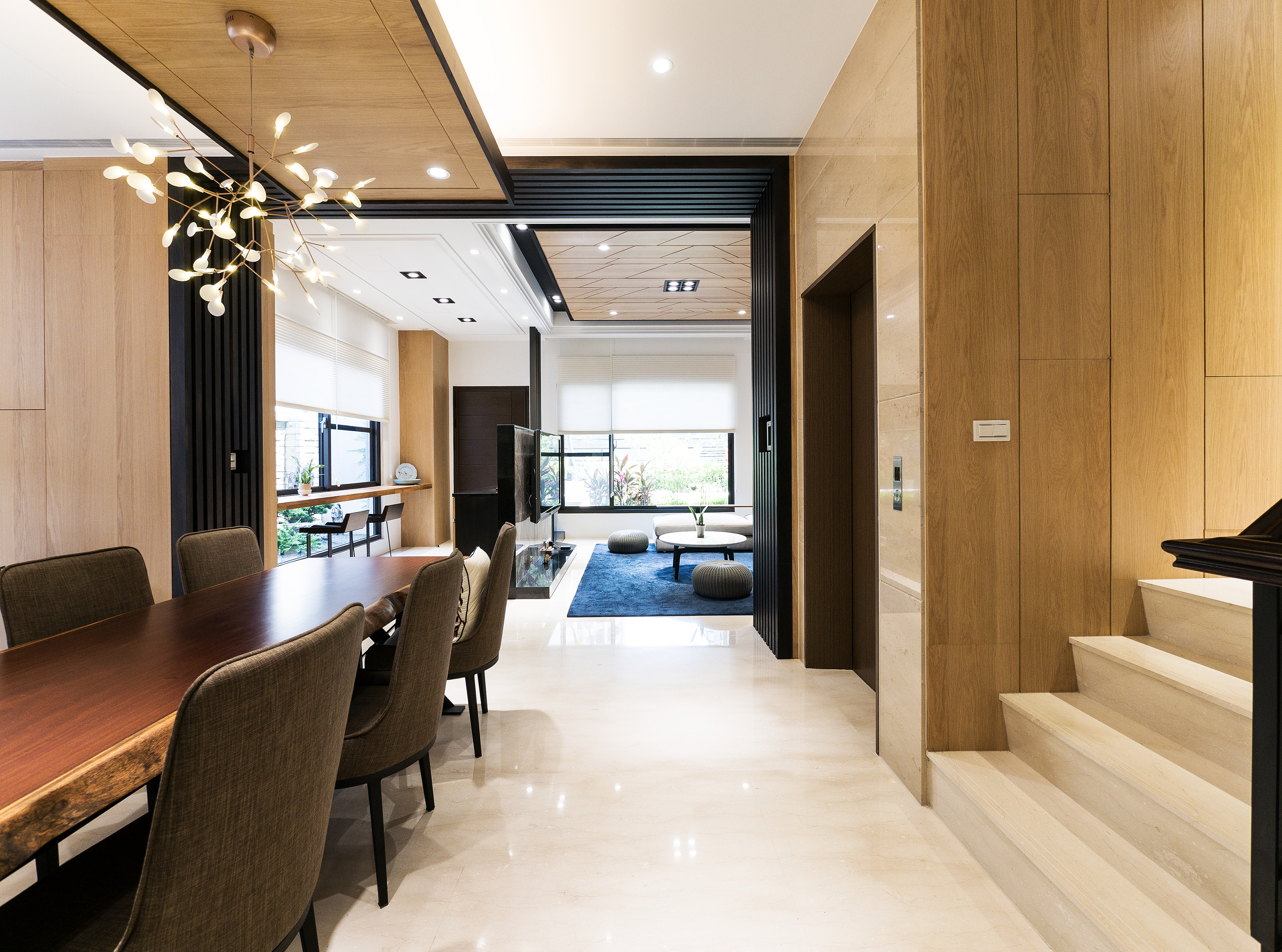 竹韻, 餐桌, dining table, 吊燈, pendant, 走廊, 走道, walkway, corridor, 電梯, elevator, 客廳, 起居室, living room, family room, 木造, 木質, 溫潤, wood, woody, 築本國際設計, rootlocus, interior design