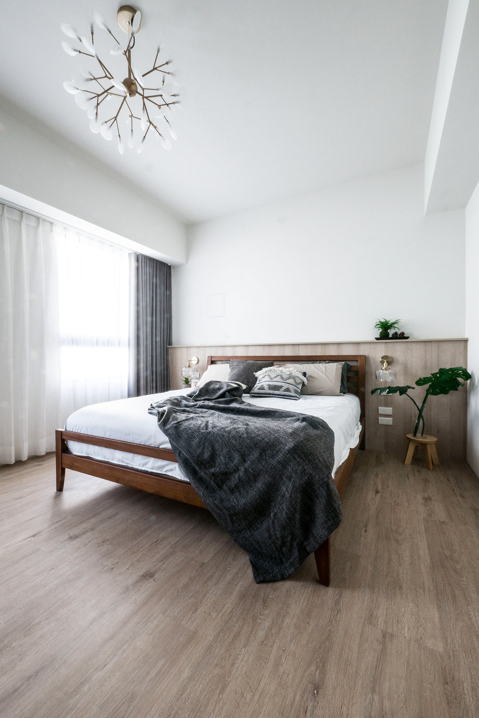午後青鳥, 主臥室, master bedroom, 紗簾, gauze curtain, sheer curtain, 蛇行簾, tempo Wave curtain, 木質床架, 溫潤, woody bedstead, 築本國際設計, rootlocus, interior design