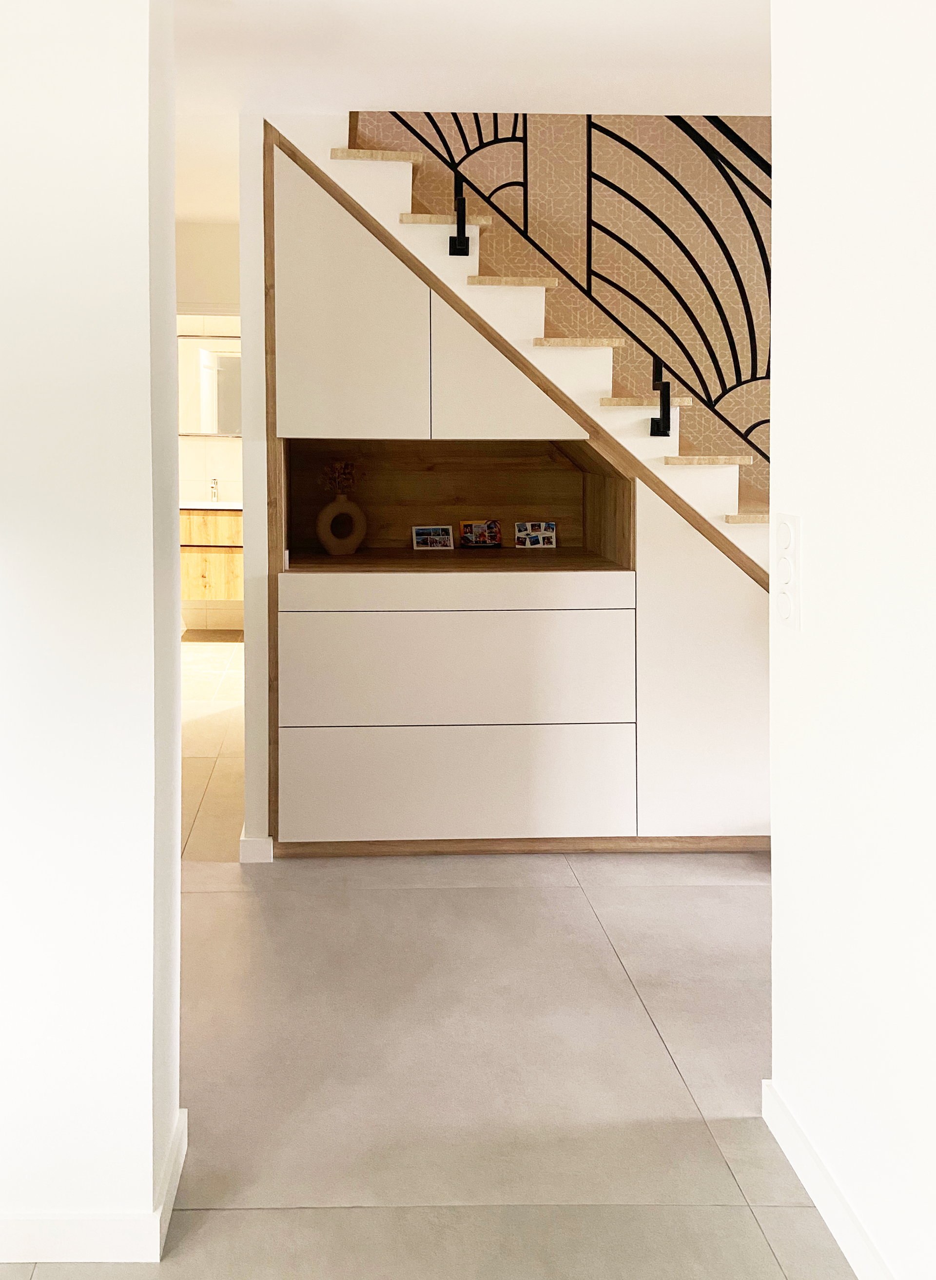 Ajout d'un rangement sous l'escalier