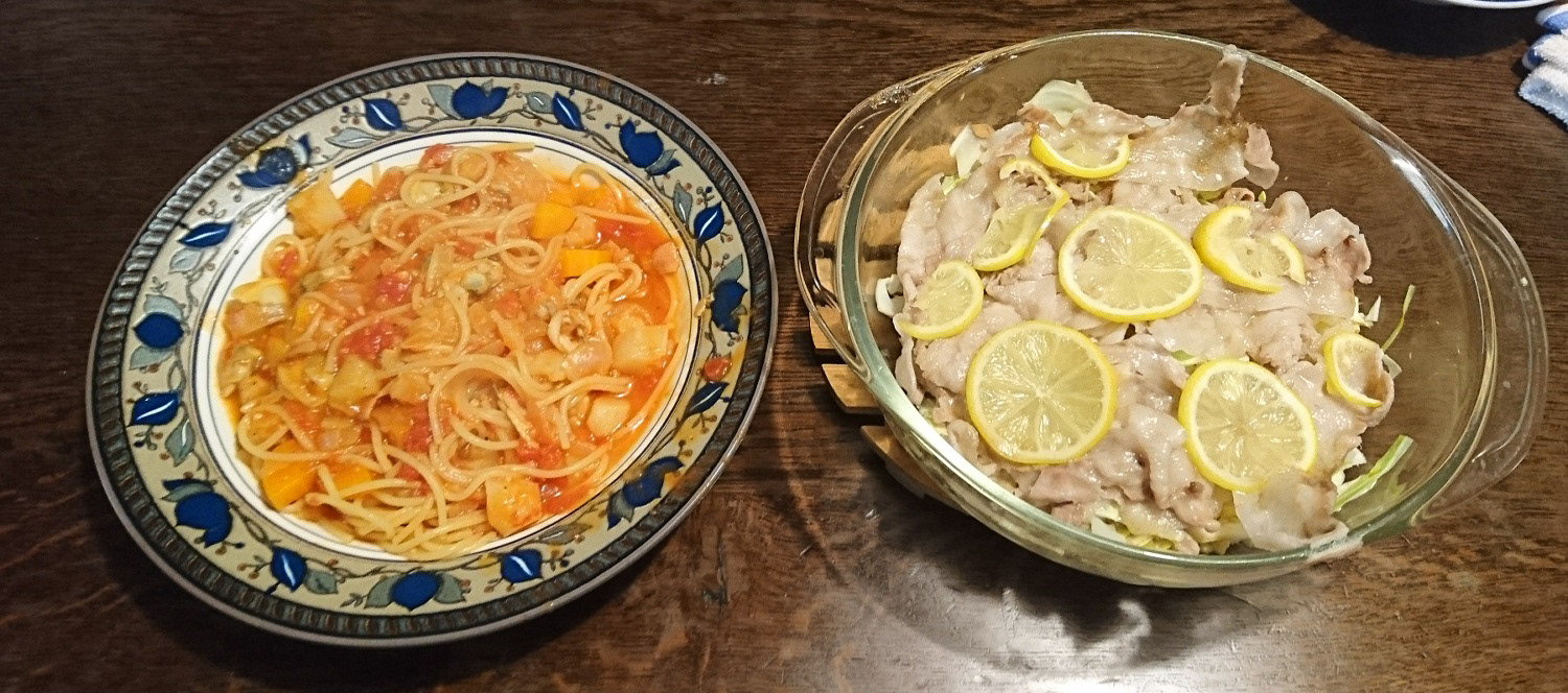 トマトソースパスタ＆豚バラレモンキャベツサラダ