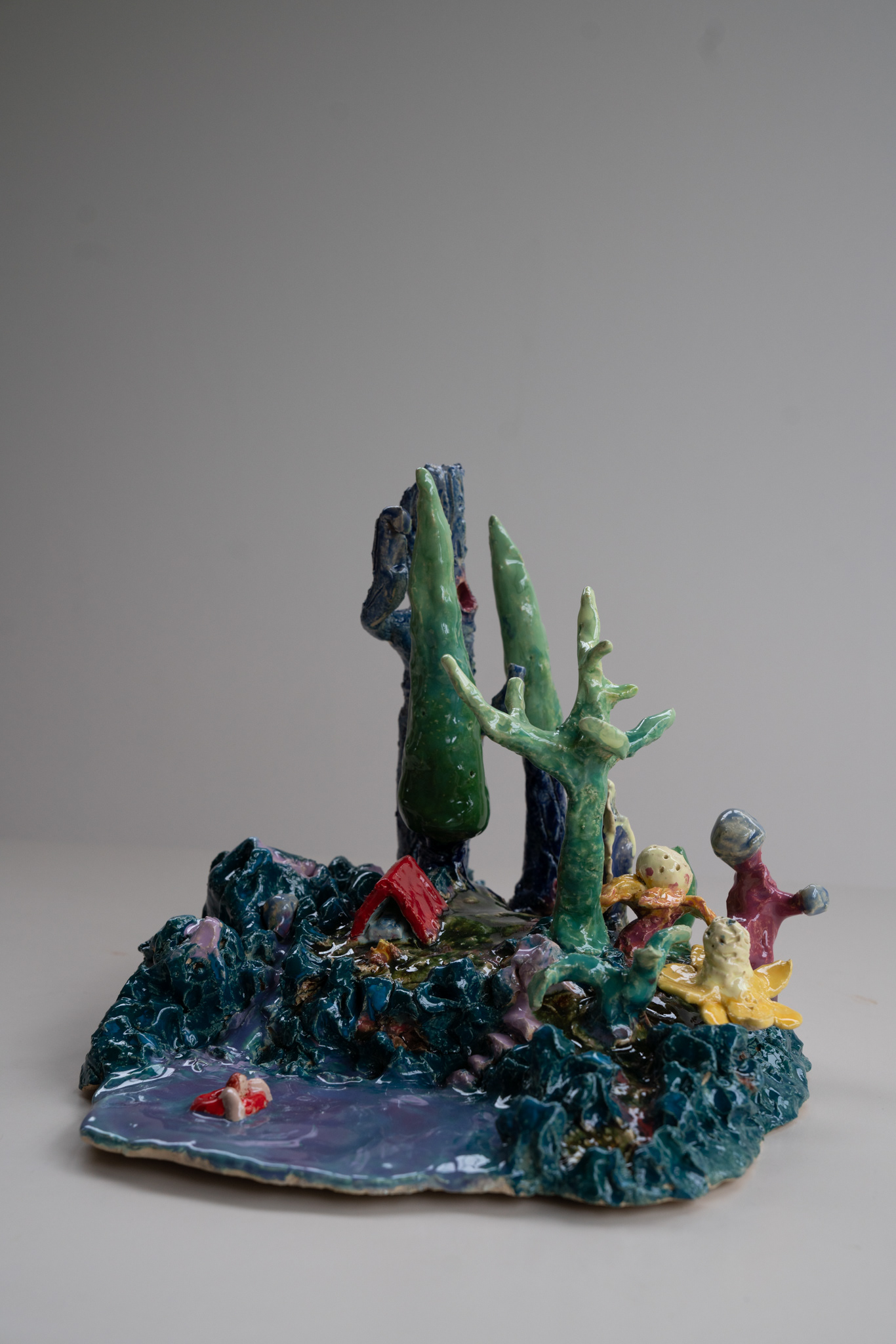 Eiland I, glazed ceramic, 35 x 30 x 35 cm, 2023