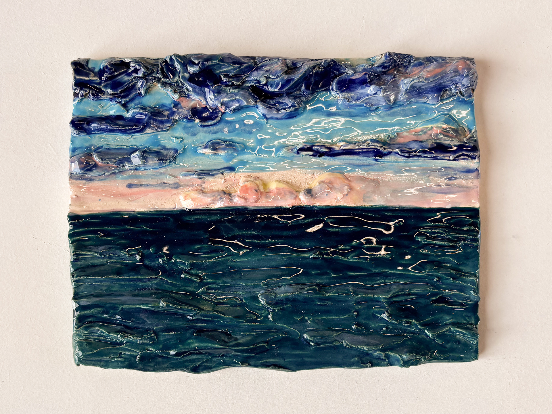 Zeelucht, glazed ceramic, 17 x 1 x 13 cm