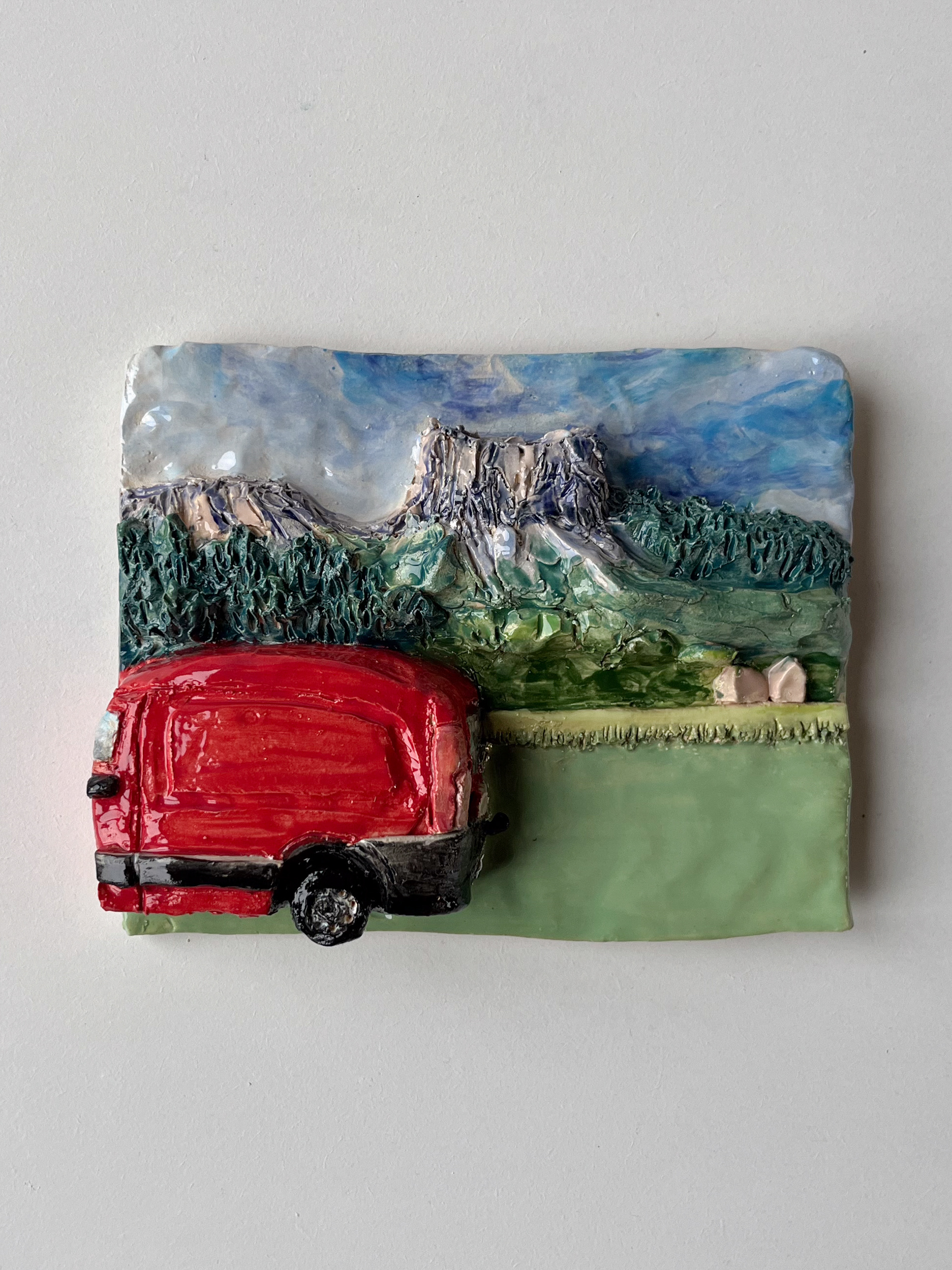 Kamperen, 22 x 6 x 18 cm, glazed ceramic