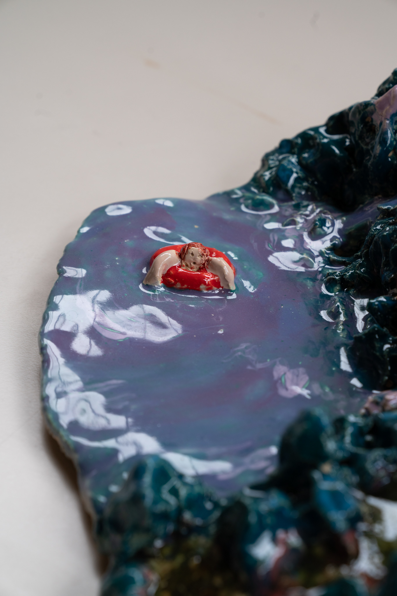 Eiland I, (detail 2), glazed ceramic, 35 x 30 x 35 cm, 2023