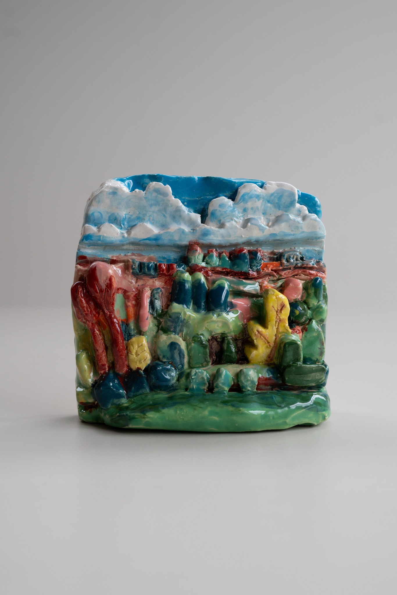 Pajottenland, Jean Brusselmans, glazed ceramic, 14 x 6 x 15 cm, 2023