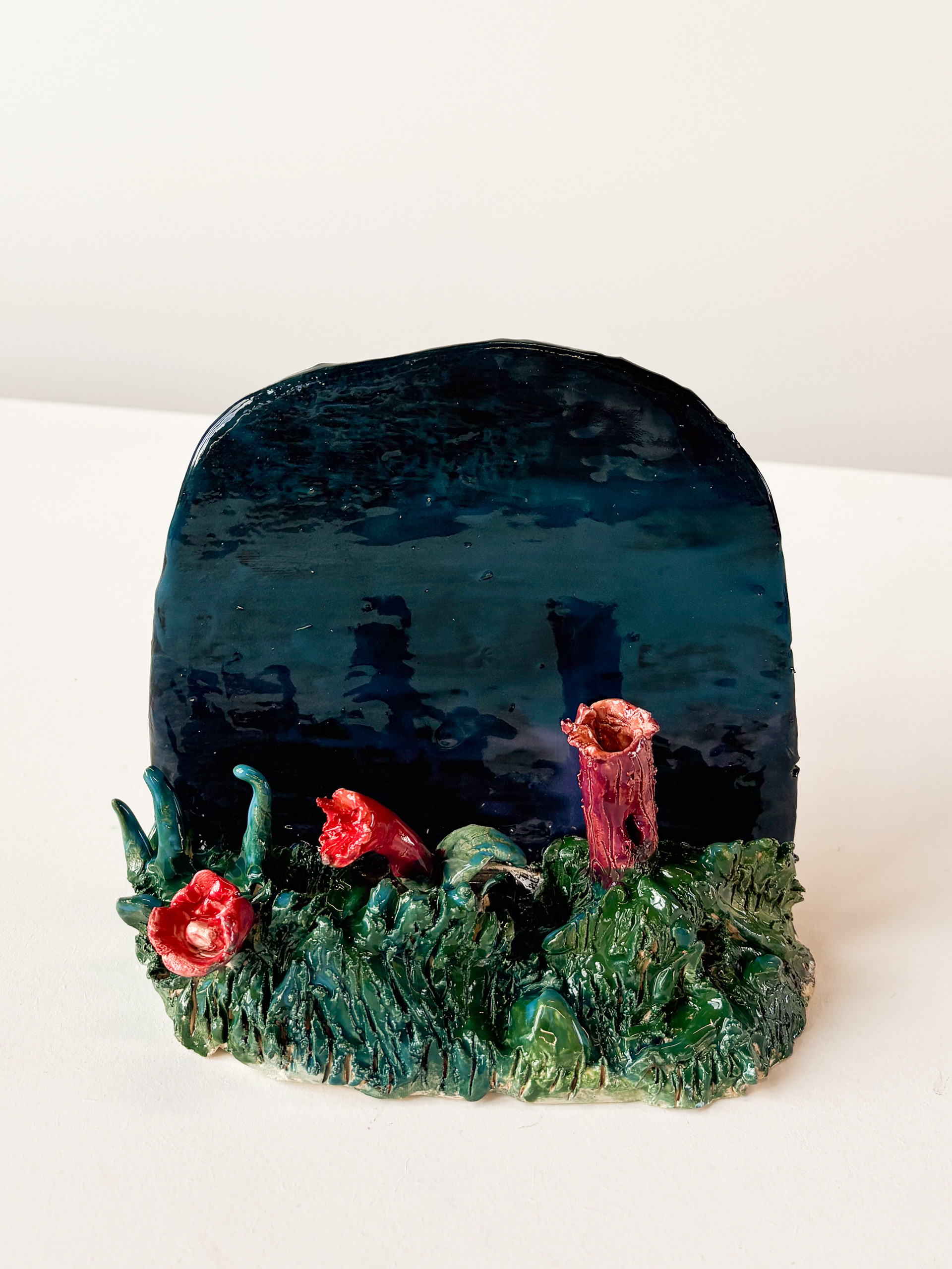 Nacht, glazed ceramic, 17 x 7 x 15 cm