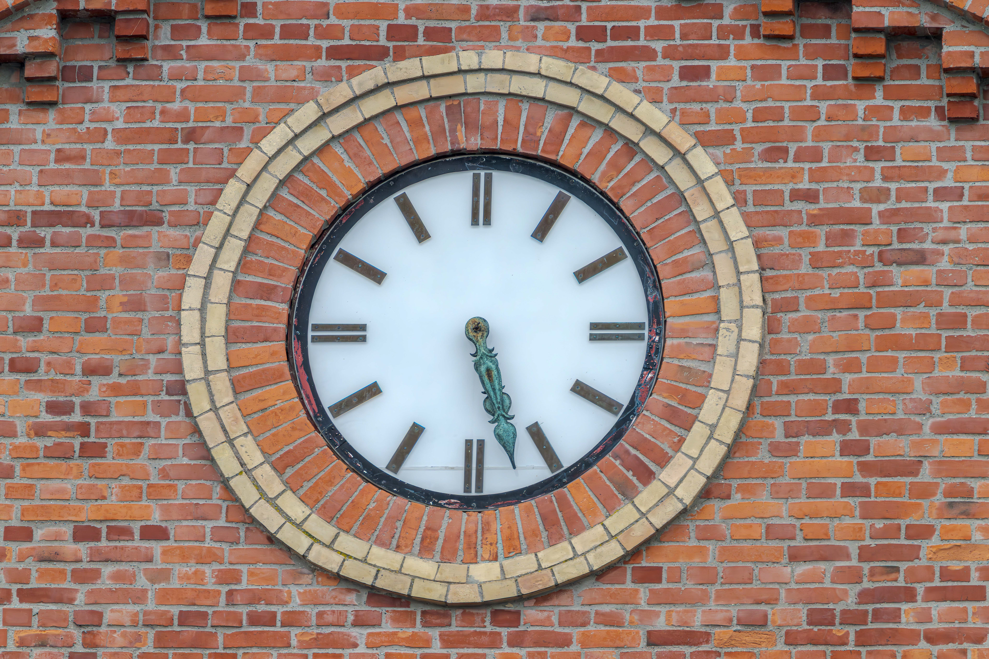 vormaliges Adolfgebäude - Uhr