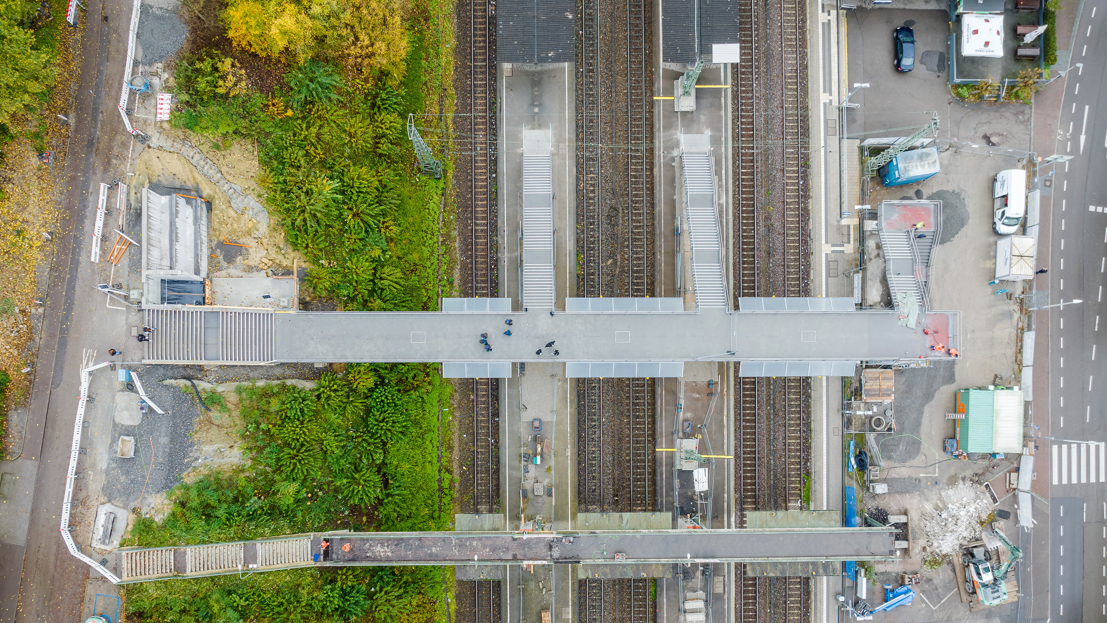 Fußgängersteg Bhf Backnang mit altem Steg