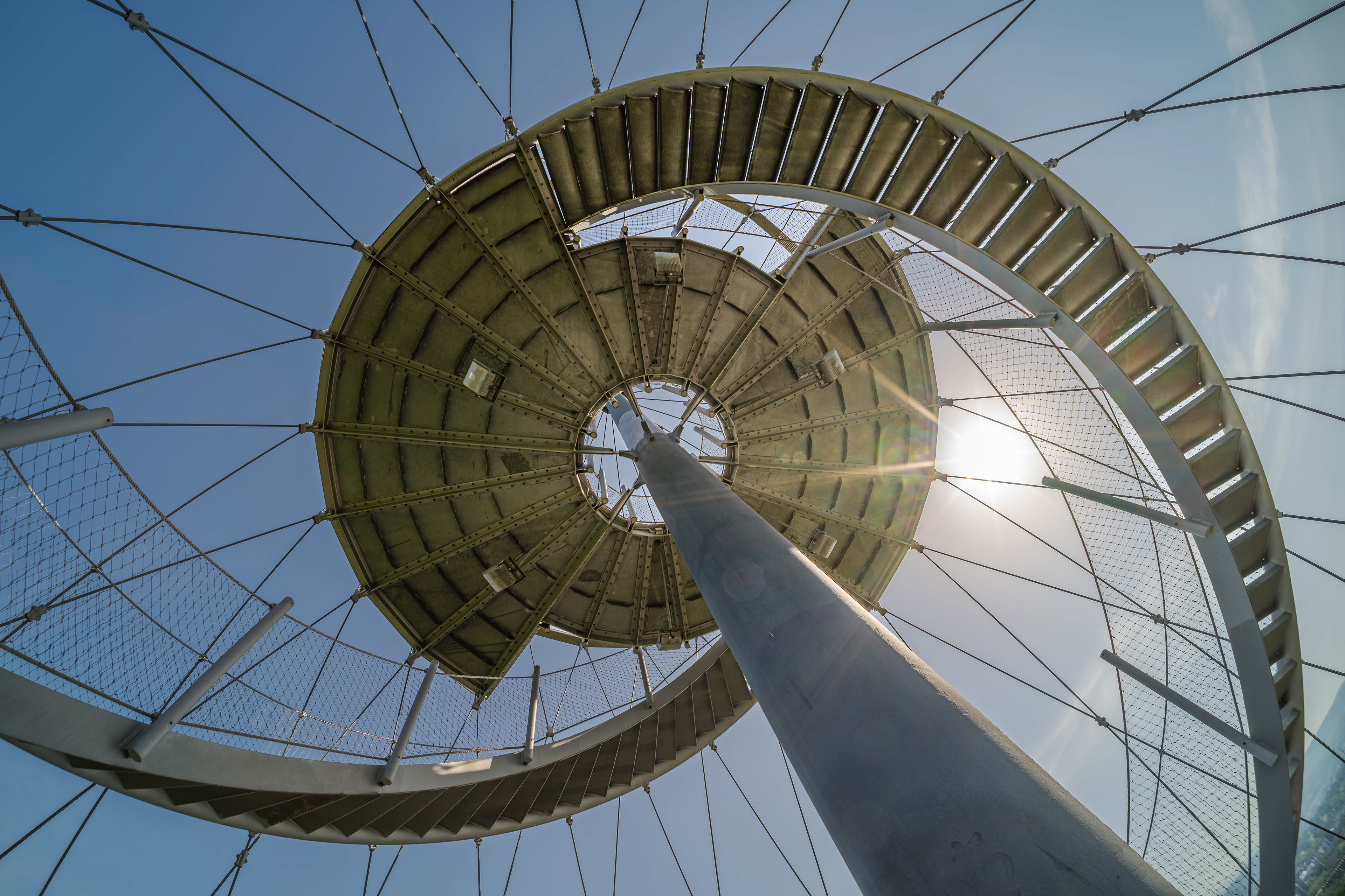 Der Killesbergturm am 31.07.2024 von unten