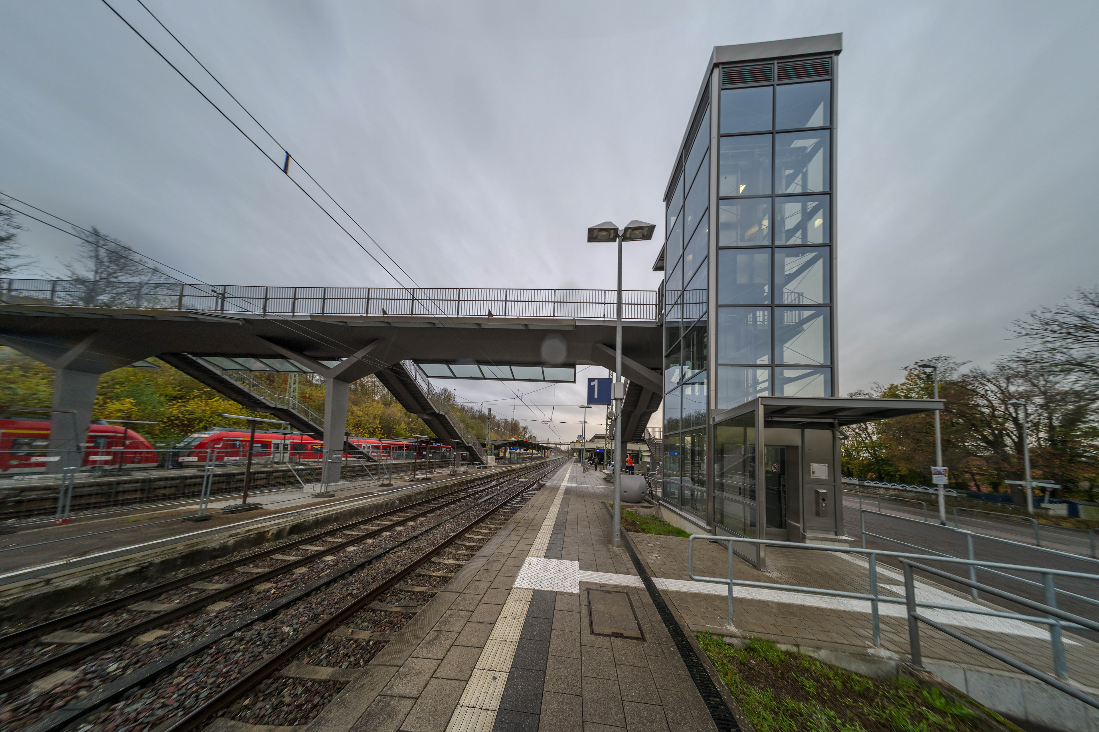 Fußgängersteg Bhf Backnang mit neuem Steg 11/2024