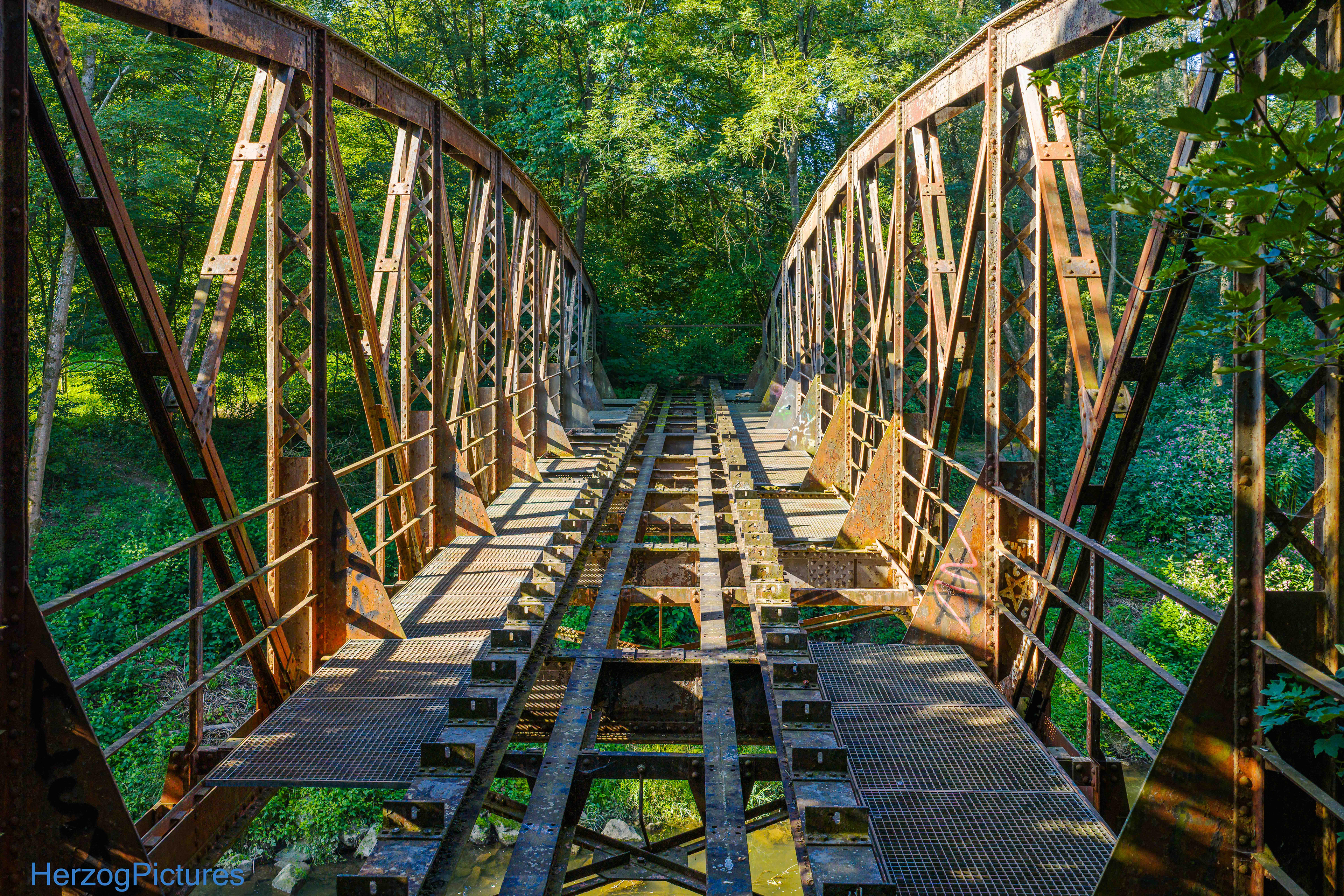 Alte Schmalspur-Eisenbahnbrücke am 11. August 2025
