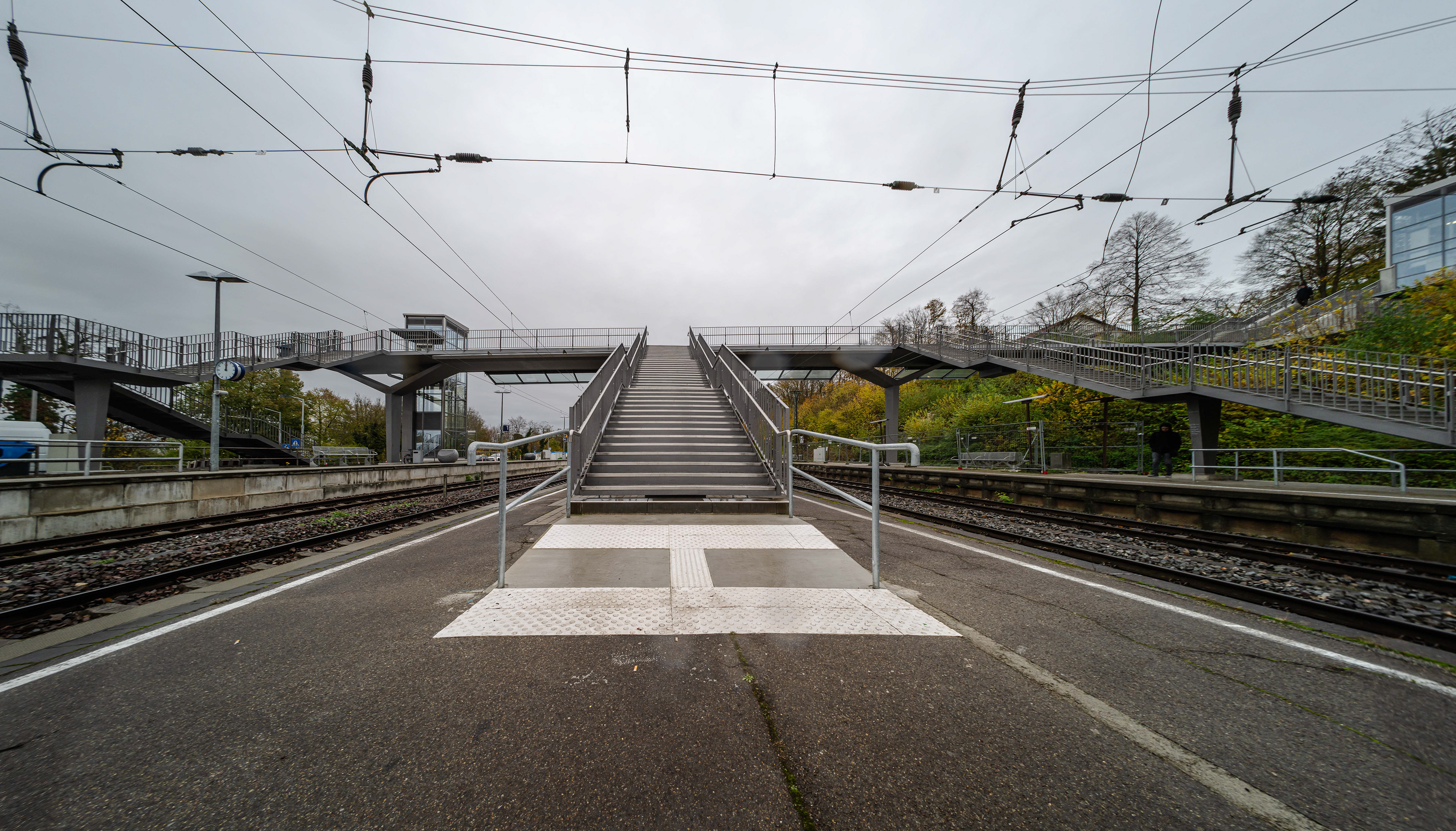 Fußgängersteg Bhf Backnang mit neuem Steg 11/2024