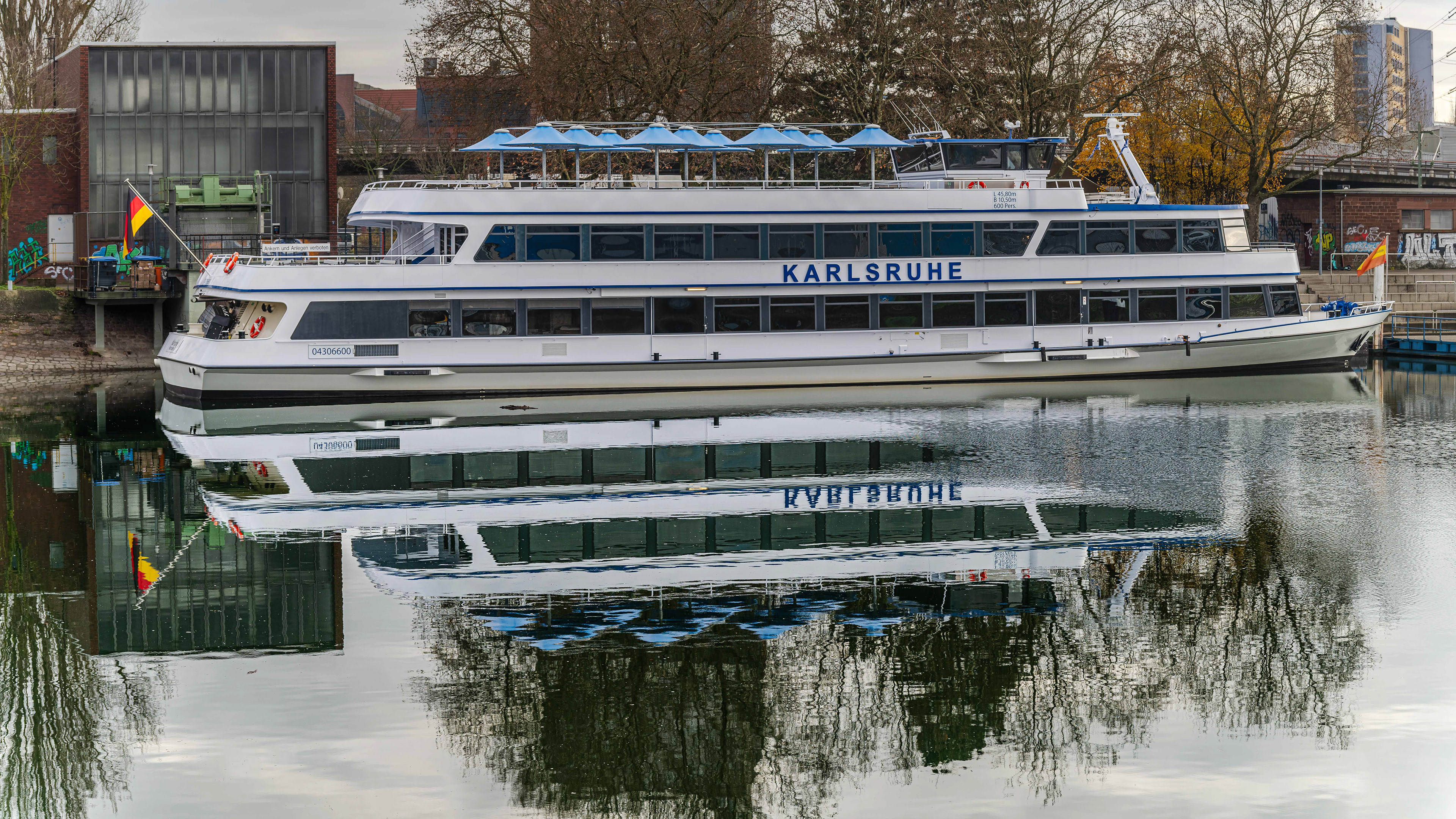 Fahrgastschiff "Karlsruhe"