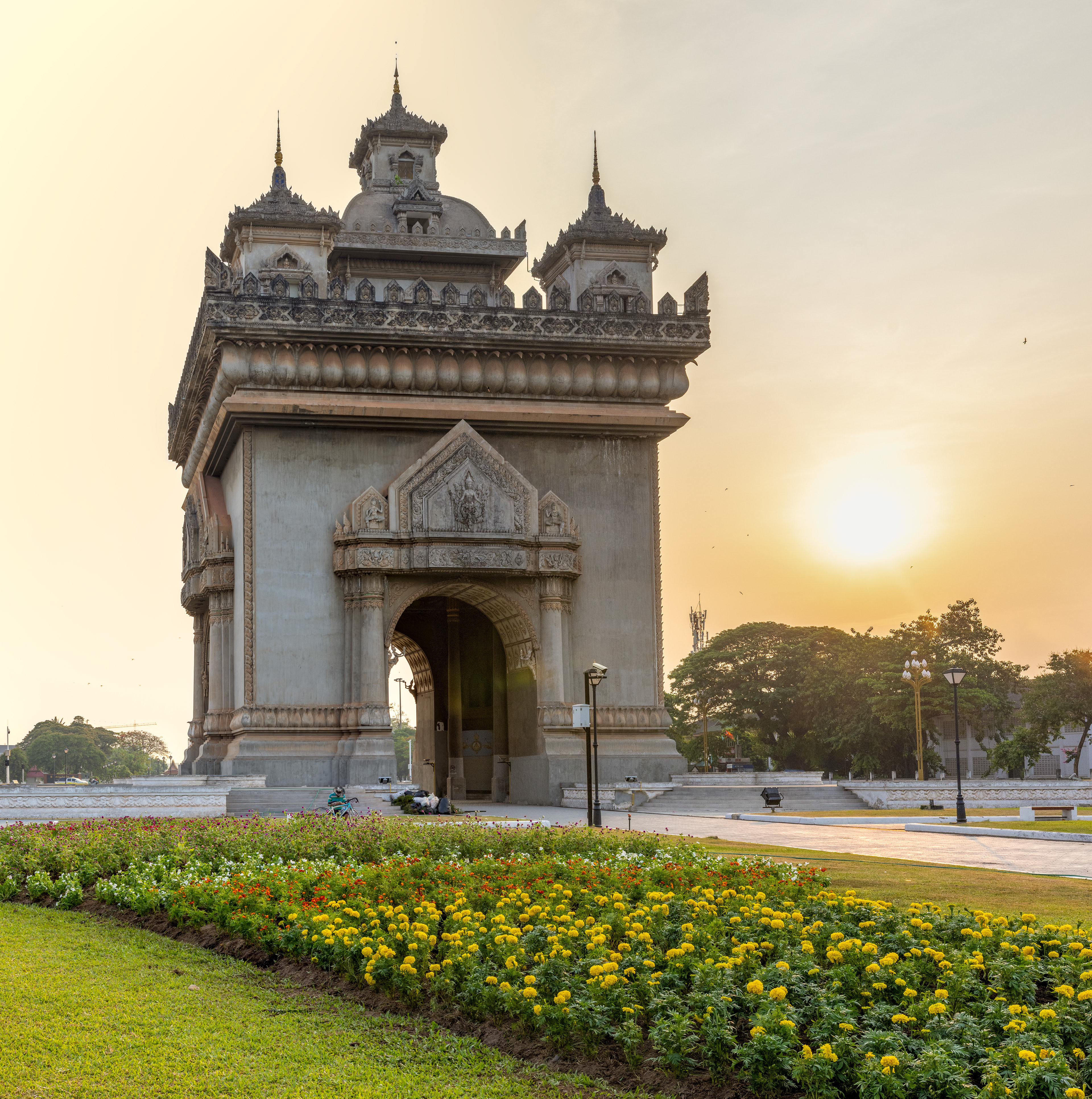 Patuxai (ປະຕູໄຊ) or Gate of Triumph, Vientiane, Laos