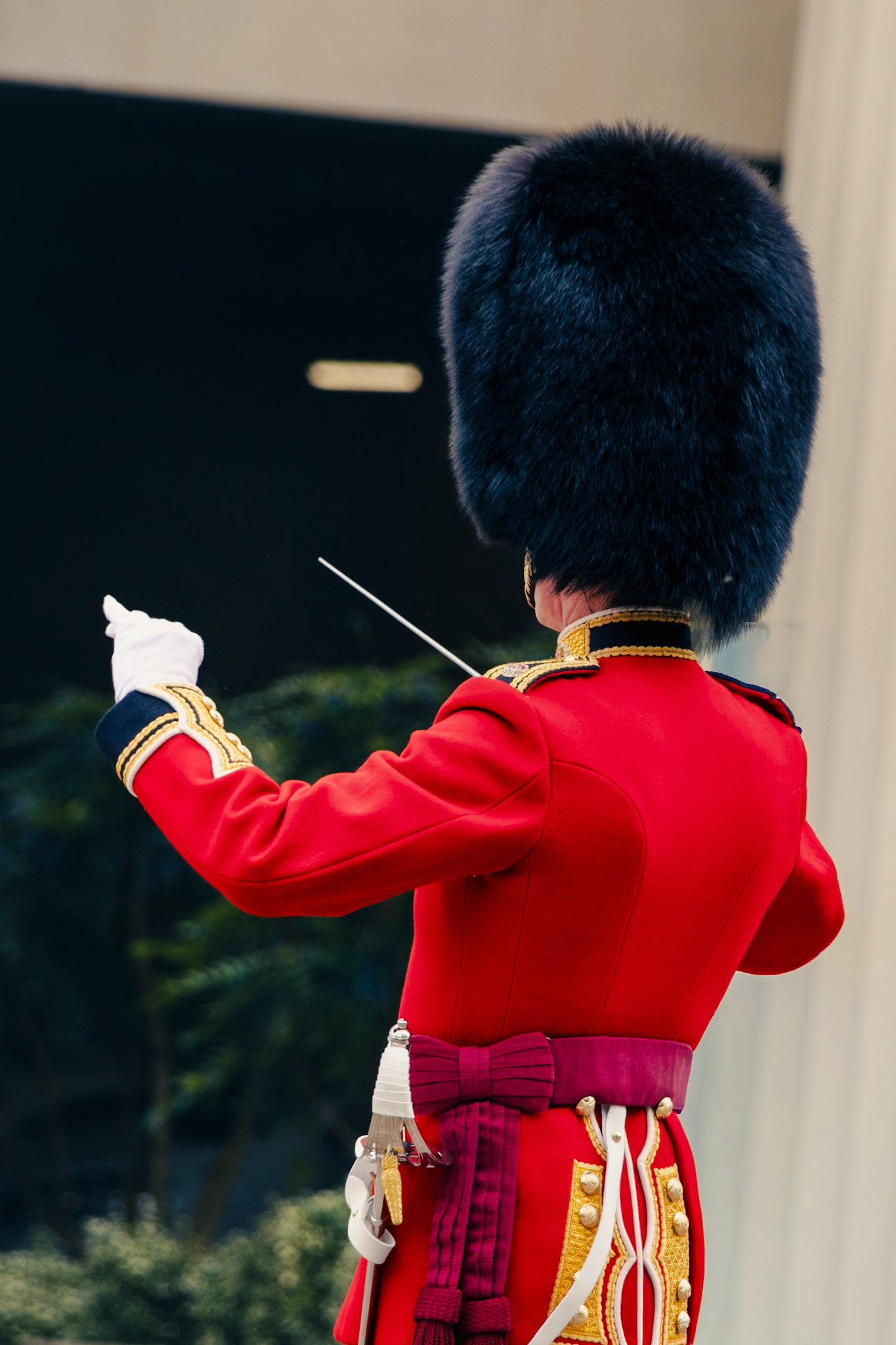 Conductor starts the band