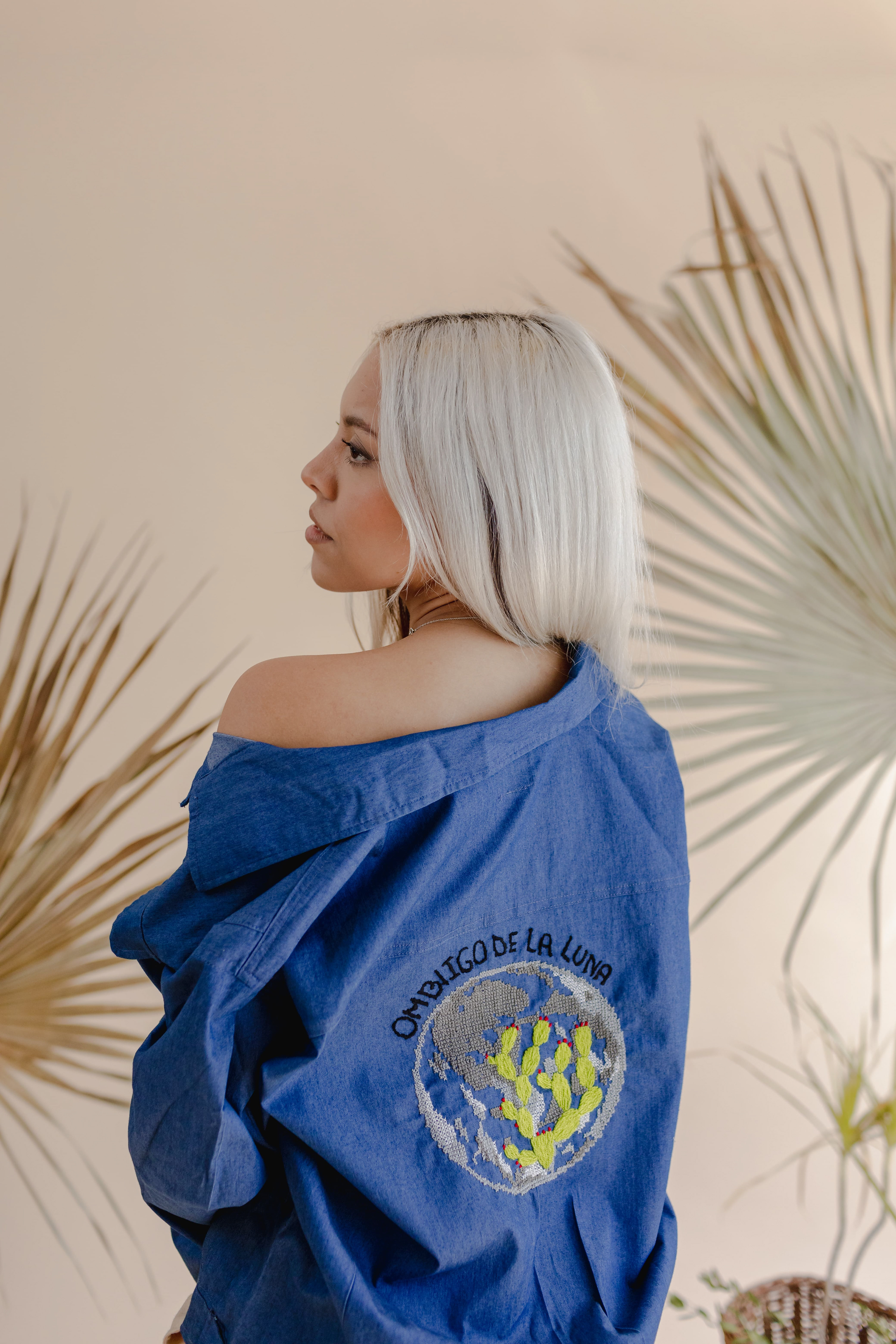 Ombligo de la Luna - Chaqueta de algodón con bordado a punto de cruz hecho en Oxkutzcab, Yucatán