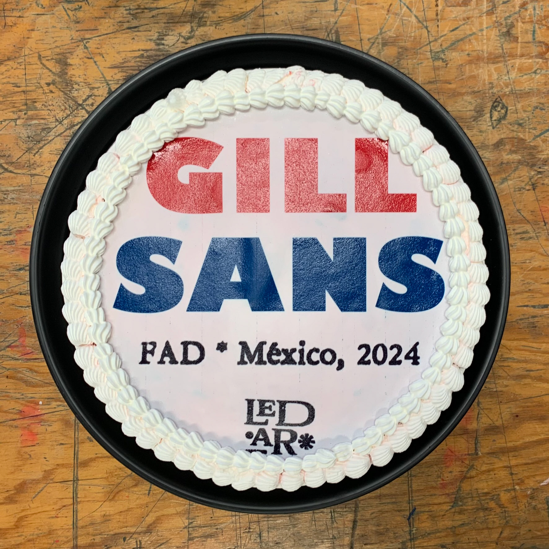 Pastel conmemorativo del opúsculo Gill Sans
