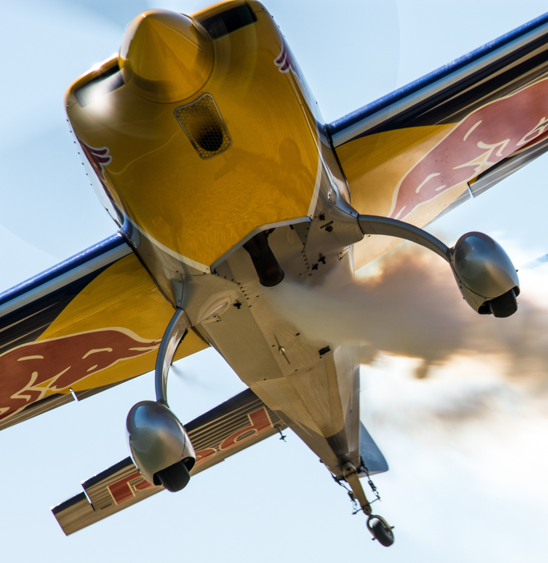 Martin Šonka's Extra330 flying a low pass