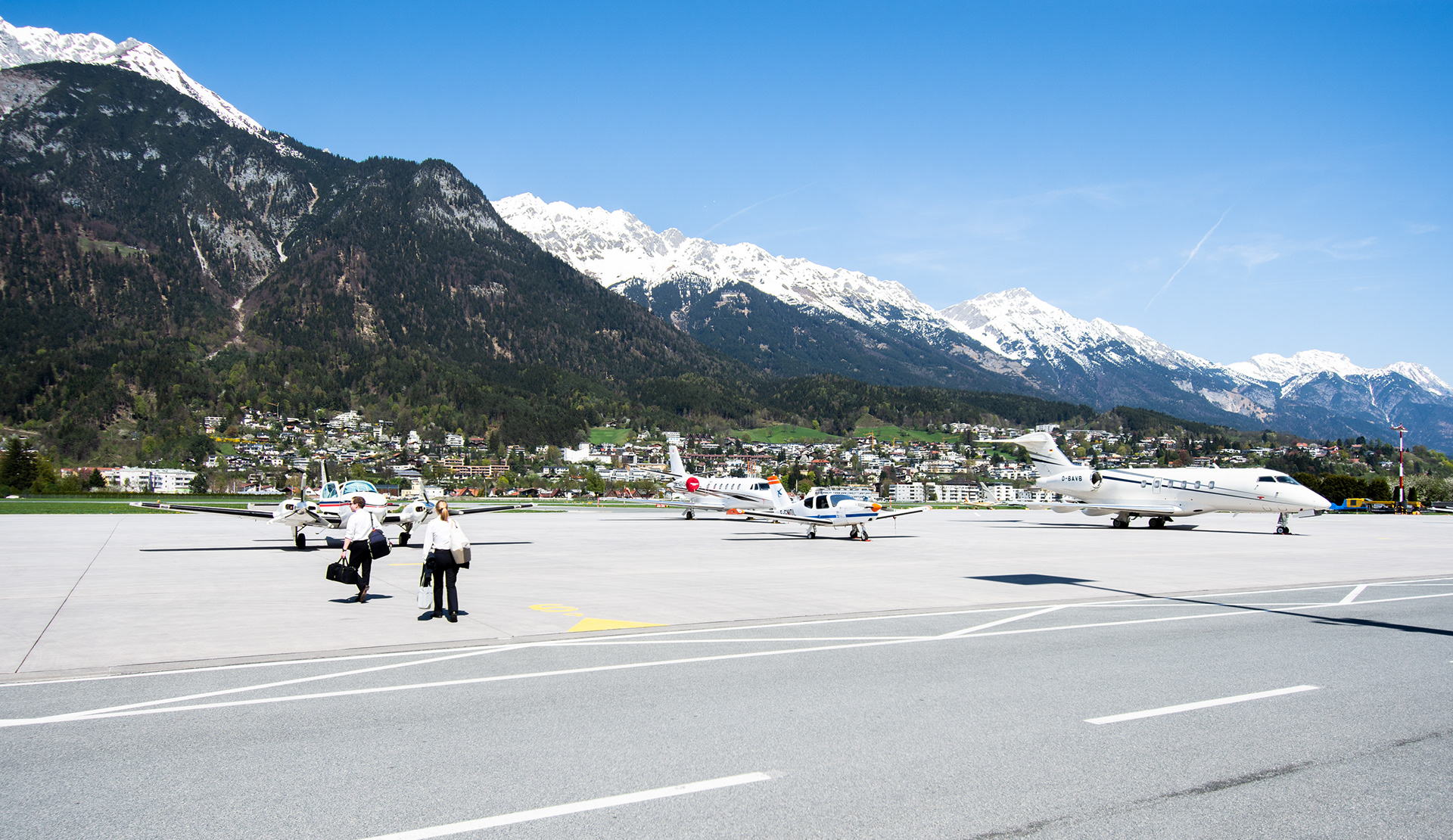ENAC's Beech and TB20 on the apron