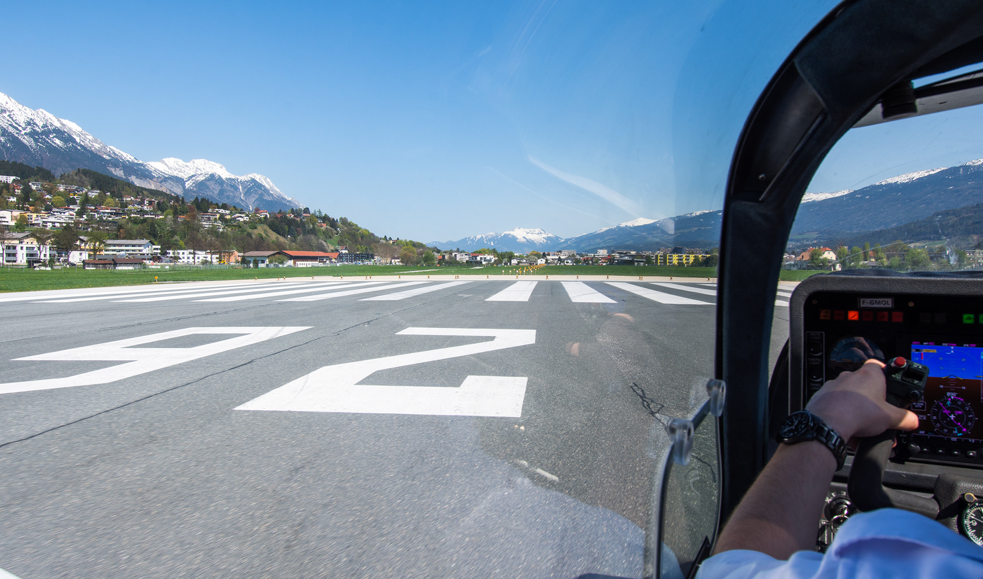Lining up runway 26 in Innsbruck