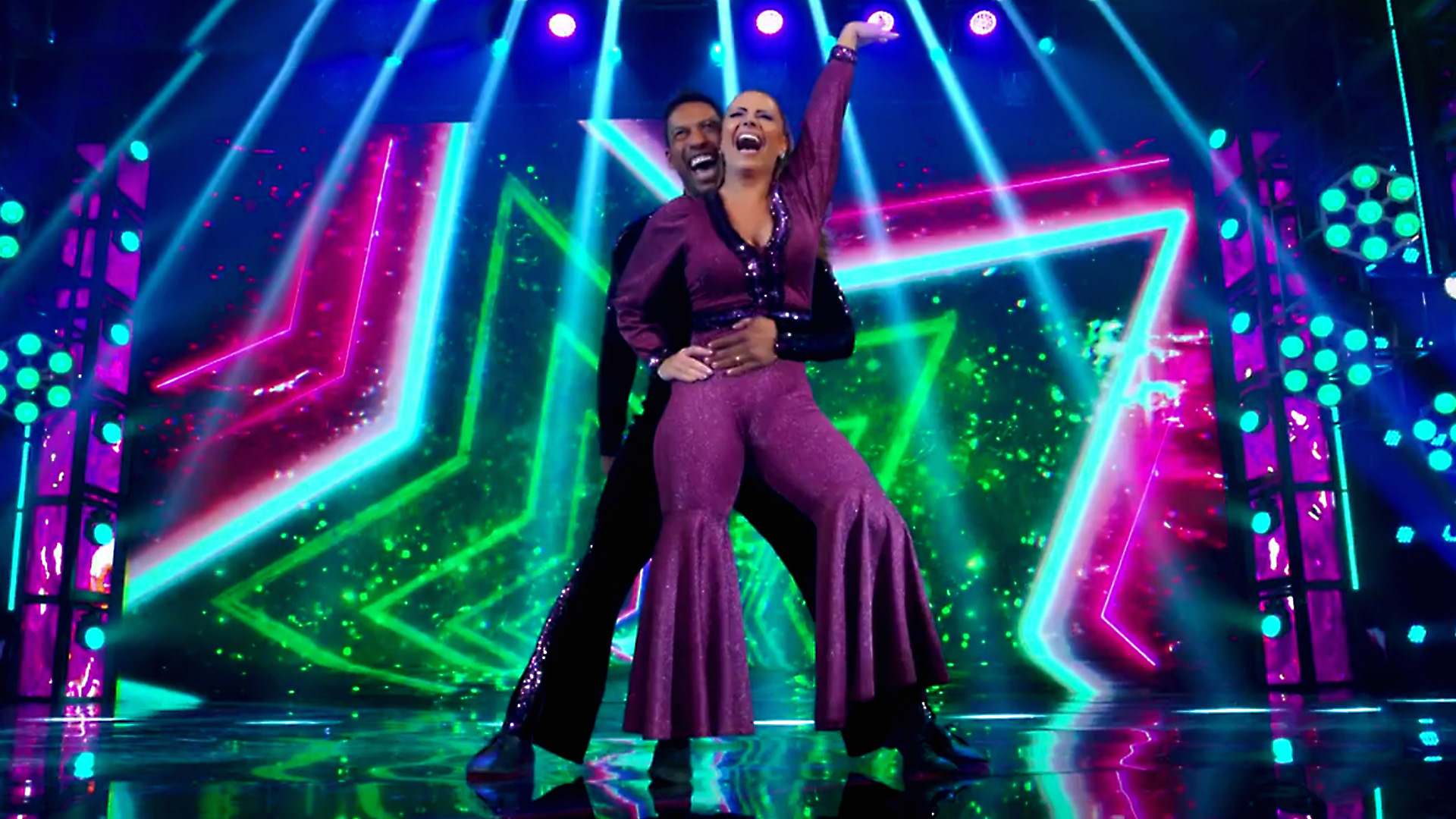 Viviane Araujo e Rodrigo Oliveira dançam Baladão no Super Dança dos Famosos 2021