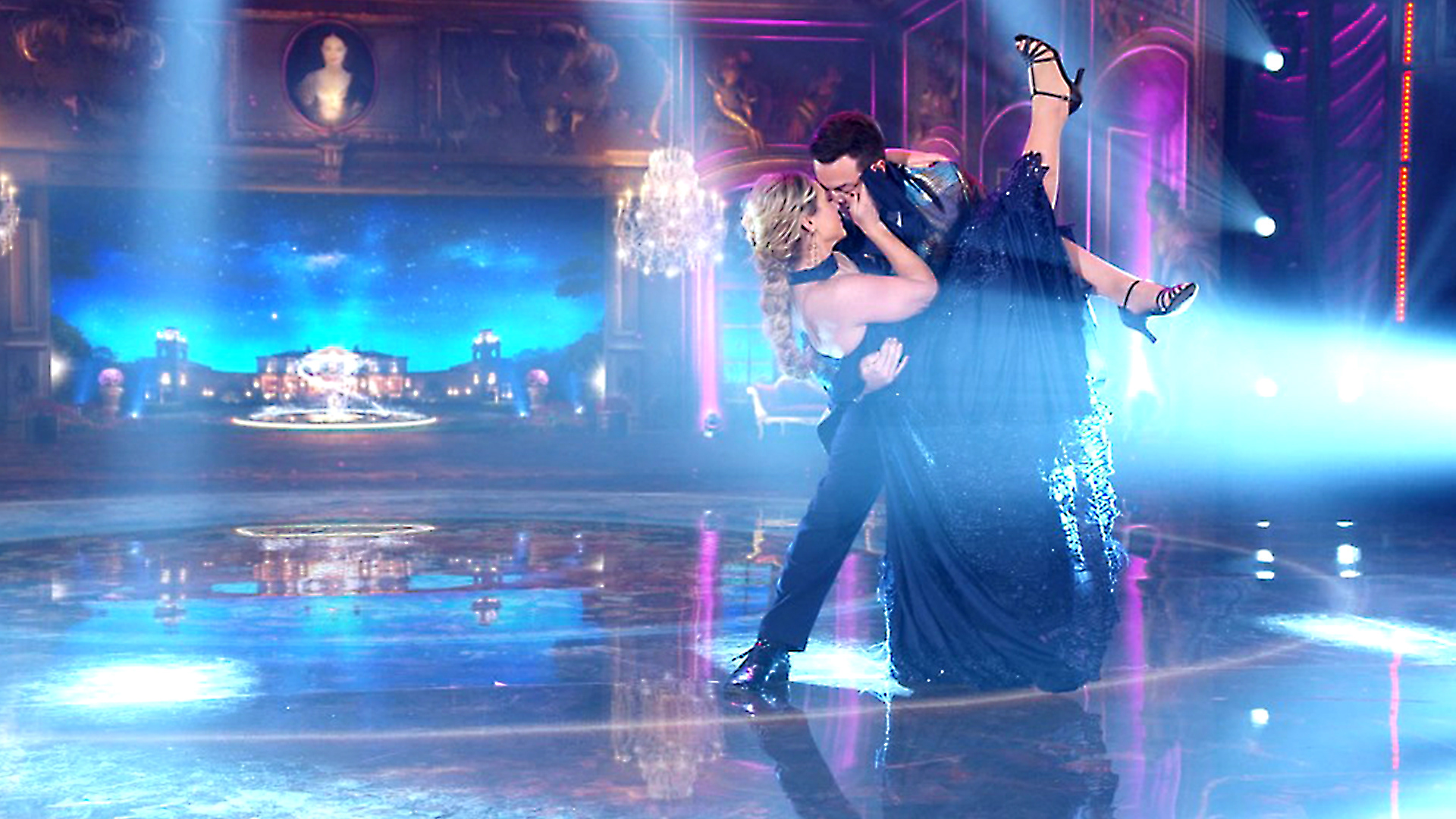 Paolla Oliveira e Leandro Azevedo dançam Valsa no Super Dança dos Famosos 2021