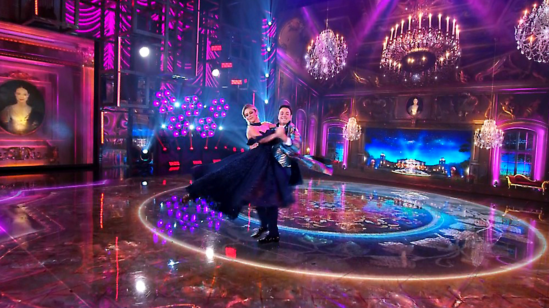 Paolla Oliveira e Leandro Azevedo dançam Valsa no Super Dança dos Famosos 2021