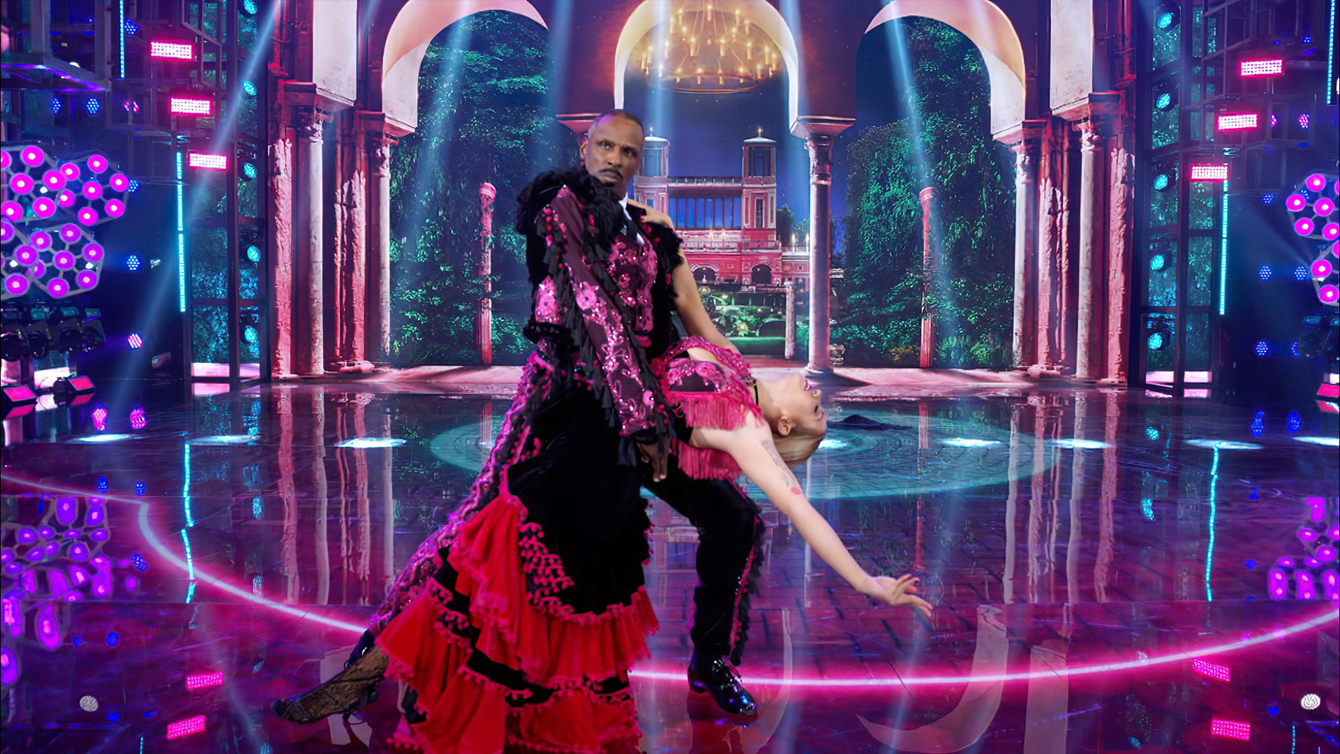 Robson Caetano e Larissa Lannes dançam Paso Doble no Super Dança dos Famosos 2021