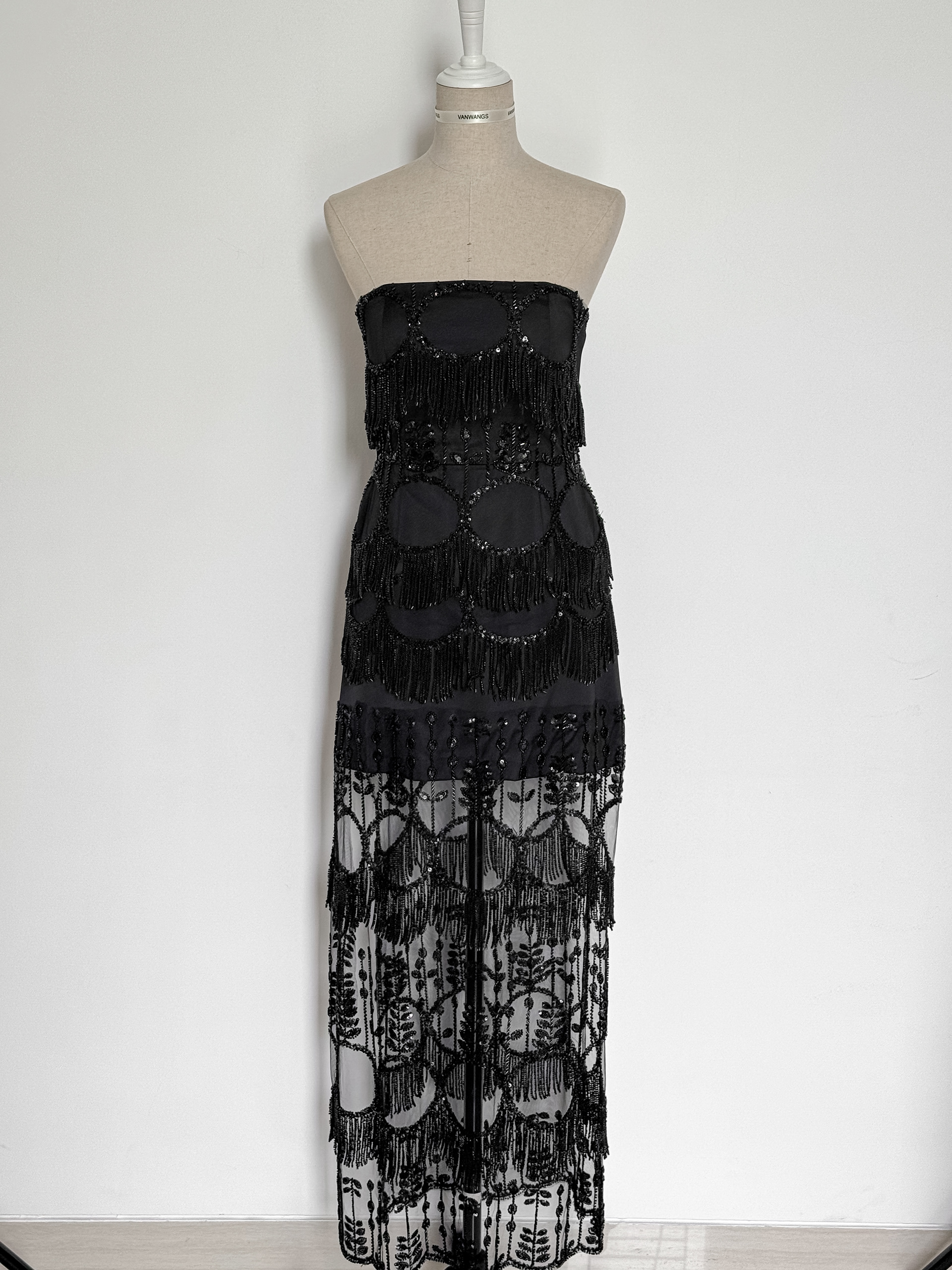 (with Inner corset) Bust 87 Waist 68 Hips 94 length 126